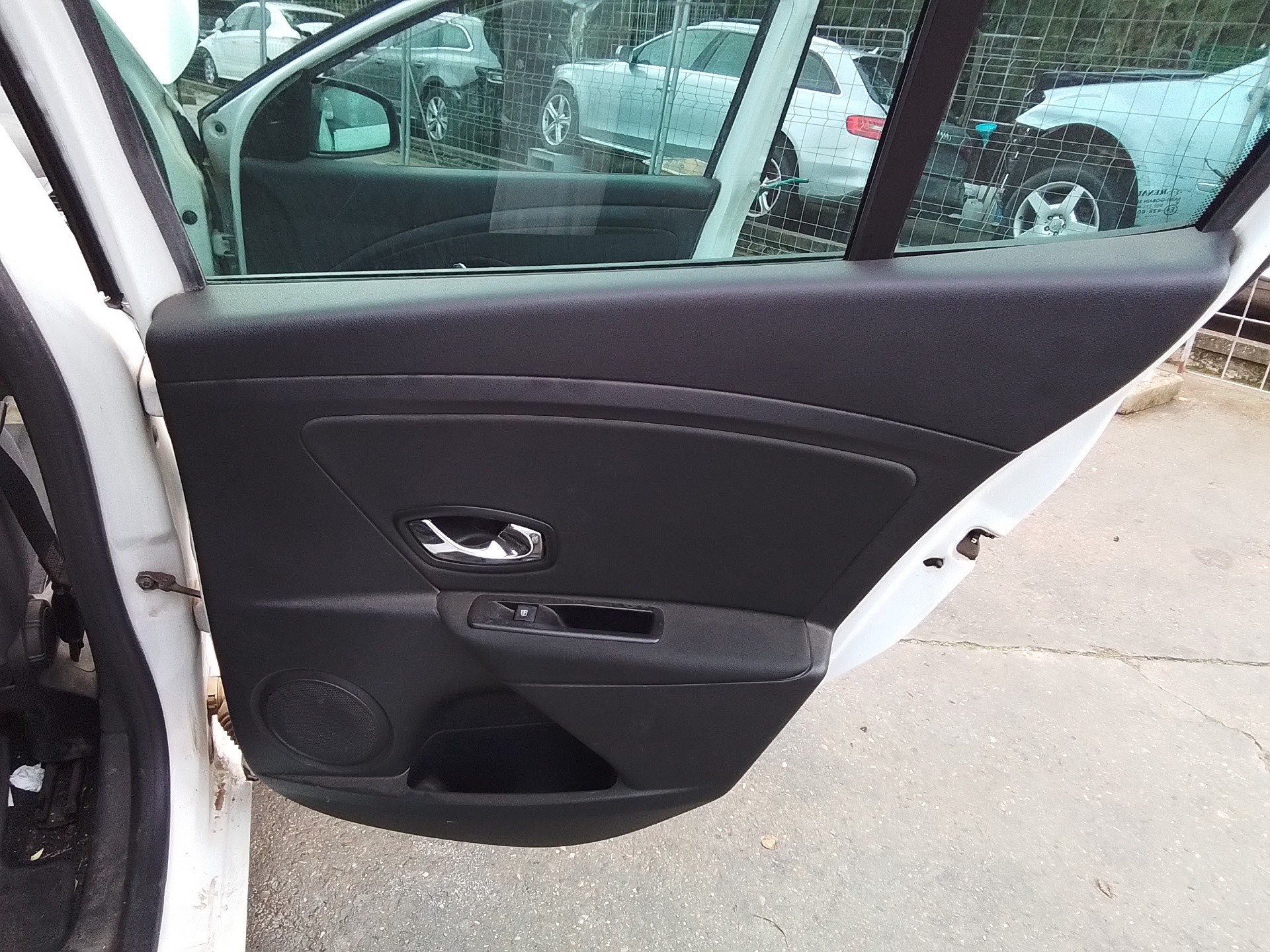 Recambio de guarnecido puerta trasera derecha para renault megane iii berlina 5 p business referencia OEM IAM   
