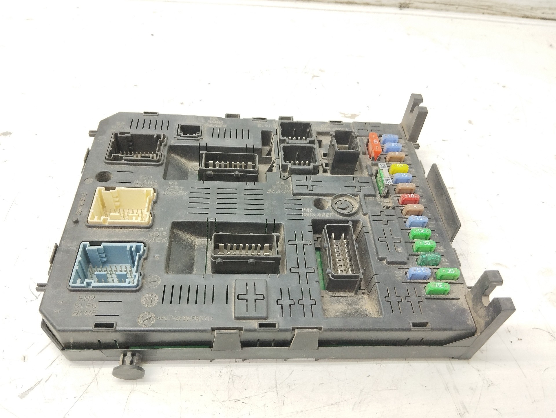 Recambio de caja reles / fusibles para citroën c5 berlina 2.0 hdi fap referencia OEM IAM 281197595  