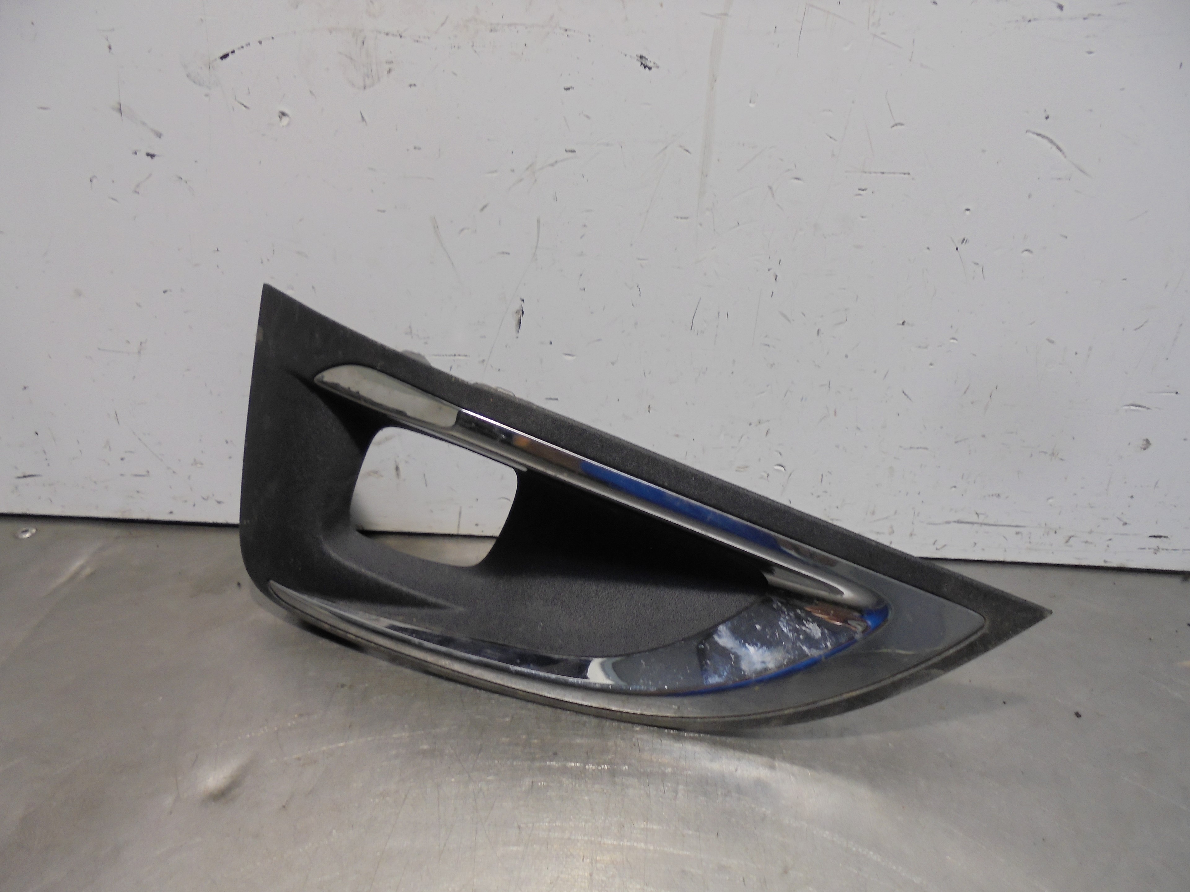 Recambio de moldura faro antiniebla izquierda para peugeot 3008 active referencia OEM IAM 9815692677  
