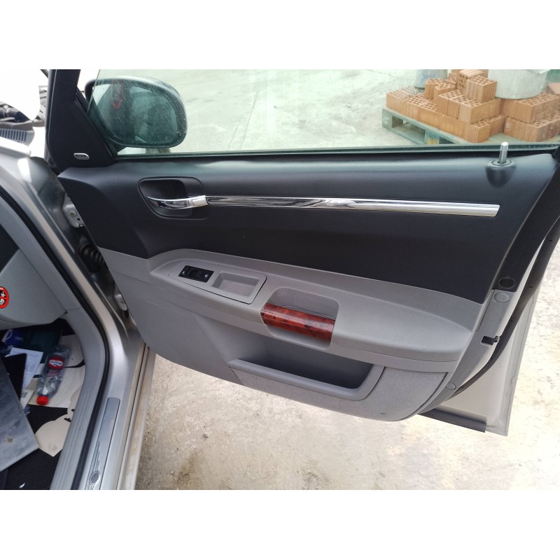 Recambio de guarnecido puerta delantera derecha para chrysler 300 c 3.0 crd referencia OEM IAM   