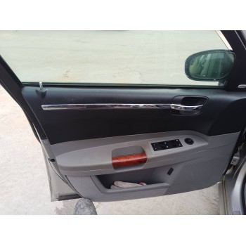 Recambio de guarnecido puerta delantera izquierda para chrysler 300 c 3.0 crd referencia OEM IAM   