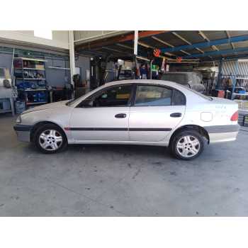 toyota avensis berlina (t 22) del año 2000