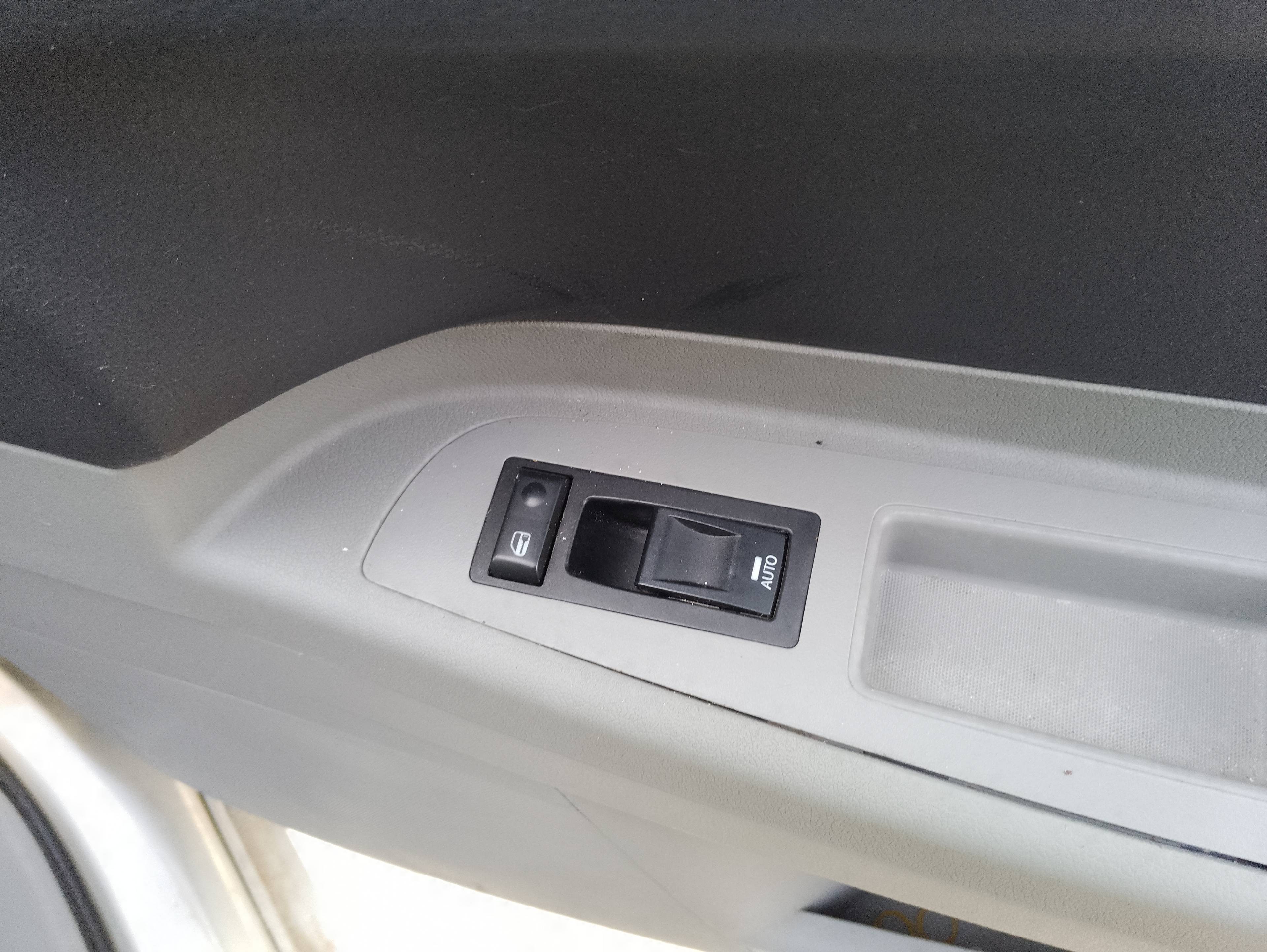 Recambio de mando elevalunas delantero derecho para chrysler 300 c 3.0 crd referencia OEM IAM   
