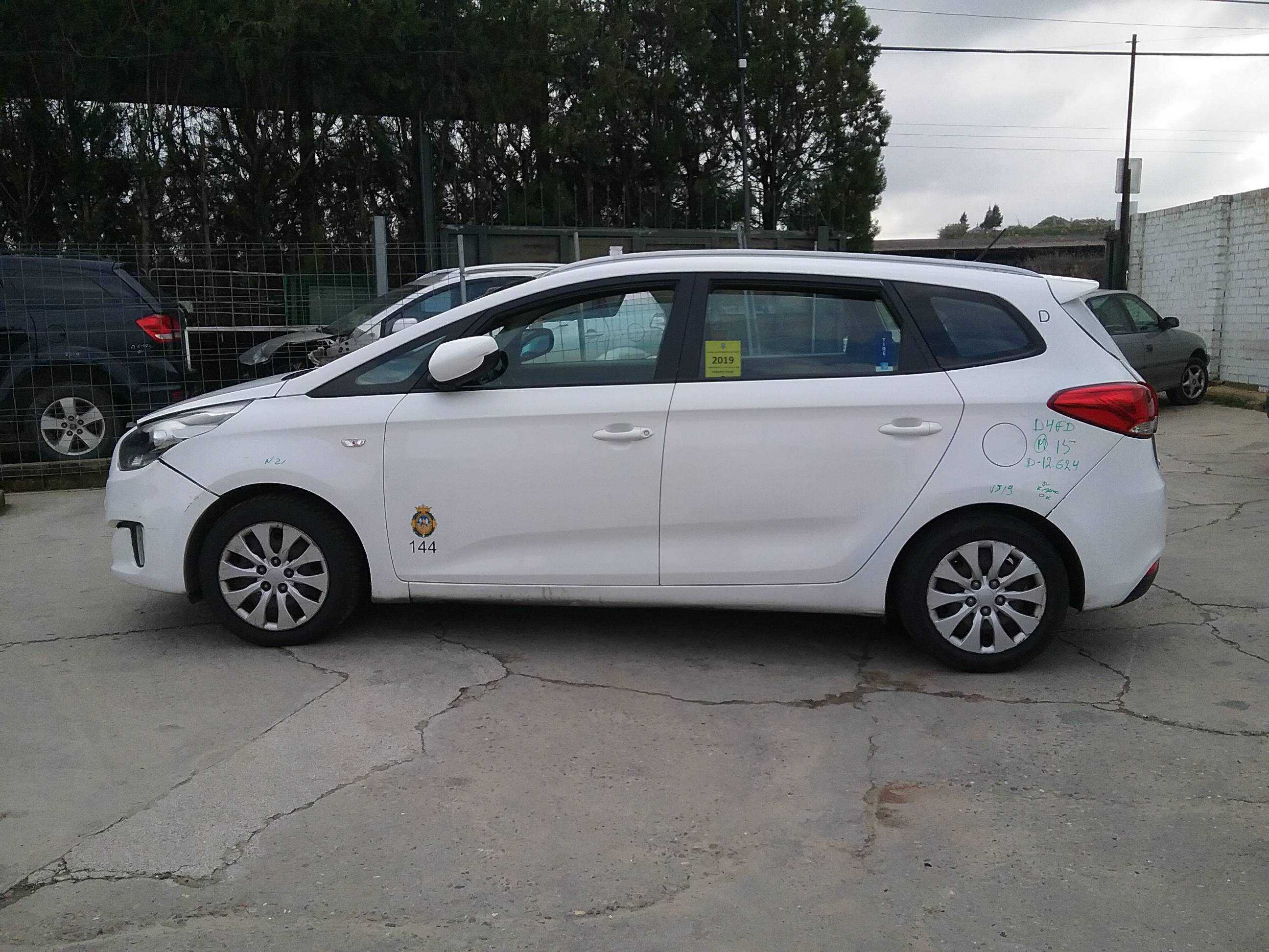 kia carens ( ) del año 2015