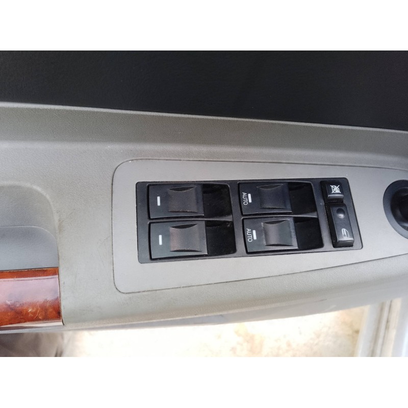Recambio de mando elevalunas delantero izquierdo para chrysler 300 c 3.0 crd referencia OEM IAM   