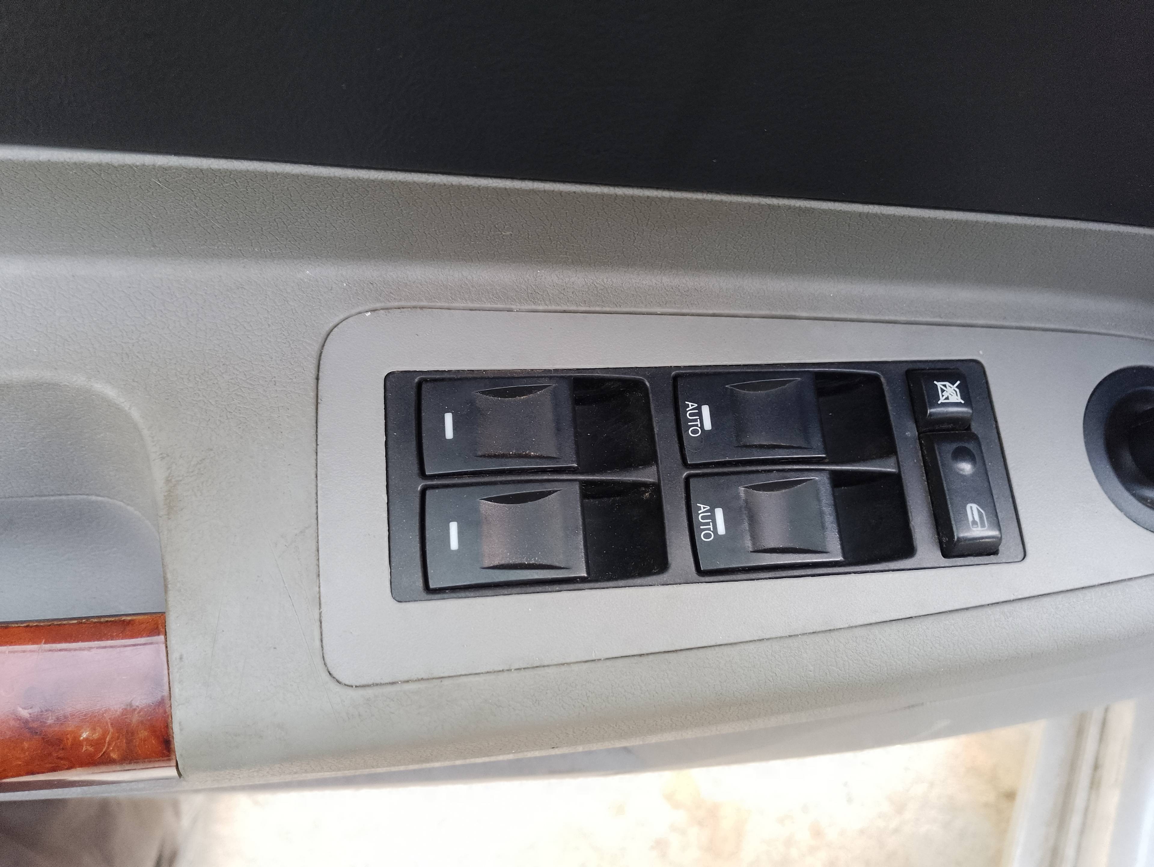 Recambio de mando elevalunas delantero izquierdo para chrysler 300 c 3.0 crd referencia OEM IAM   