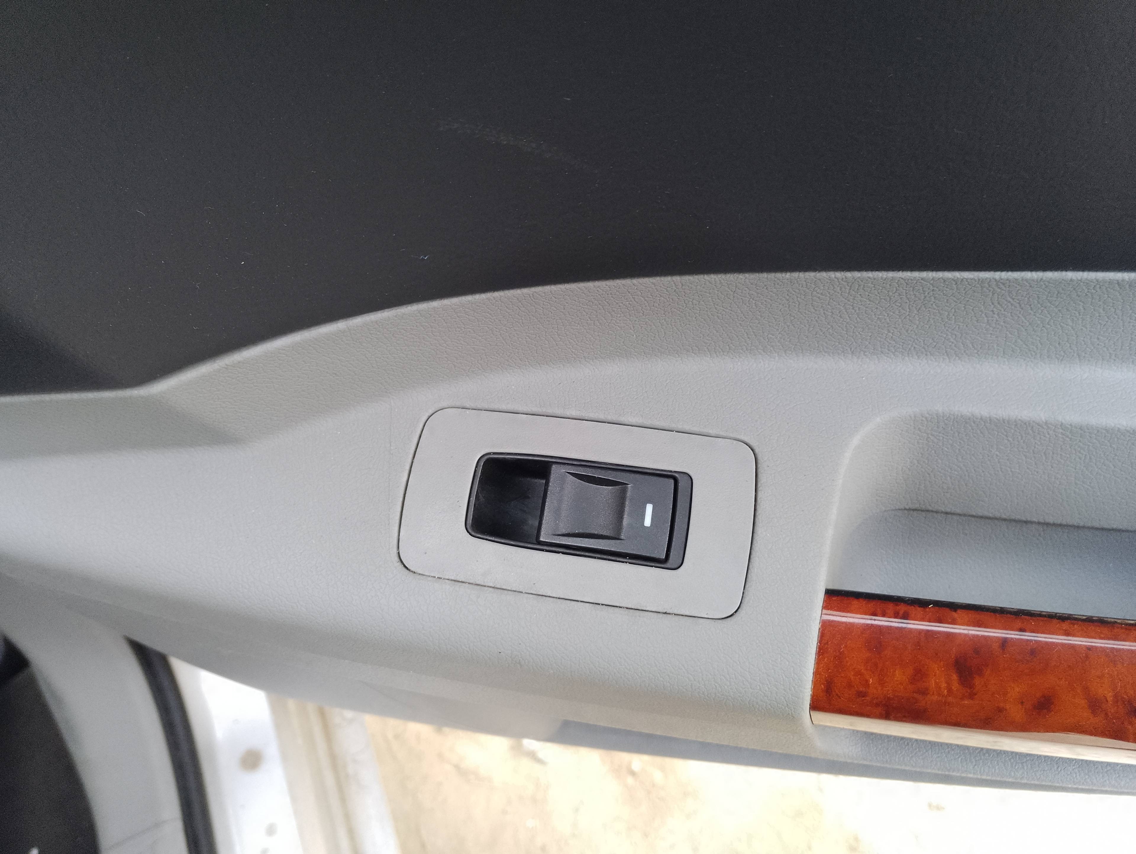 Recambio de mando elevalunas trasero derecho para chrysler 300 c 3.0 crd referencia OEM IAM   