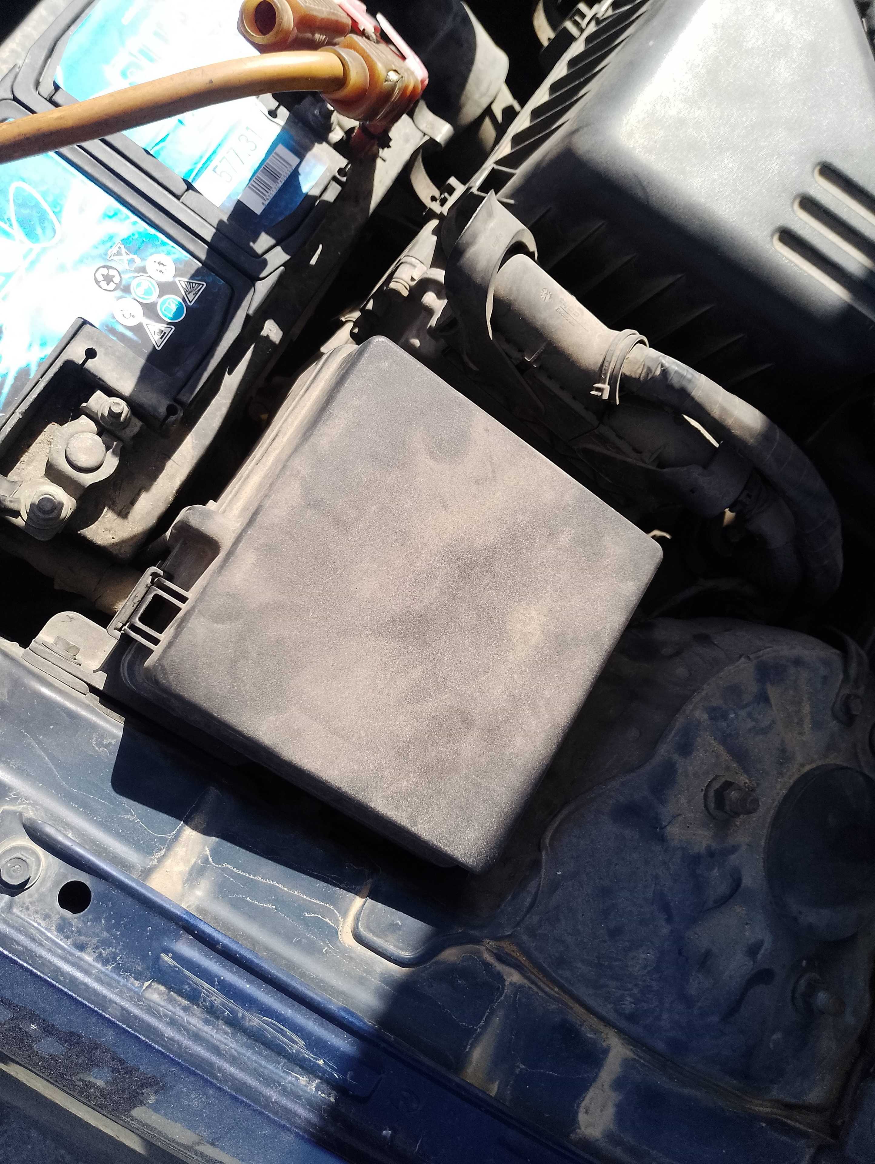 Recambio de caja reles / fusibles para hyundai i30 classic referencia OEM IAM   