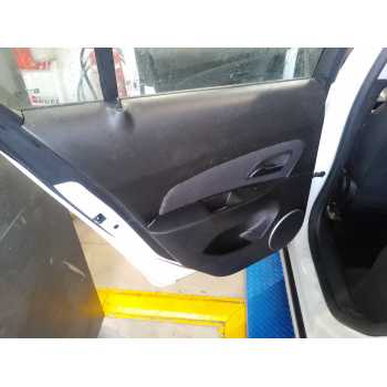 GUARNECIDO PUERTA TRASERA IZQUIERDA 