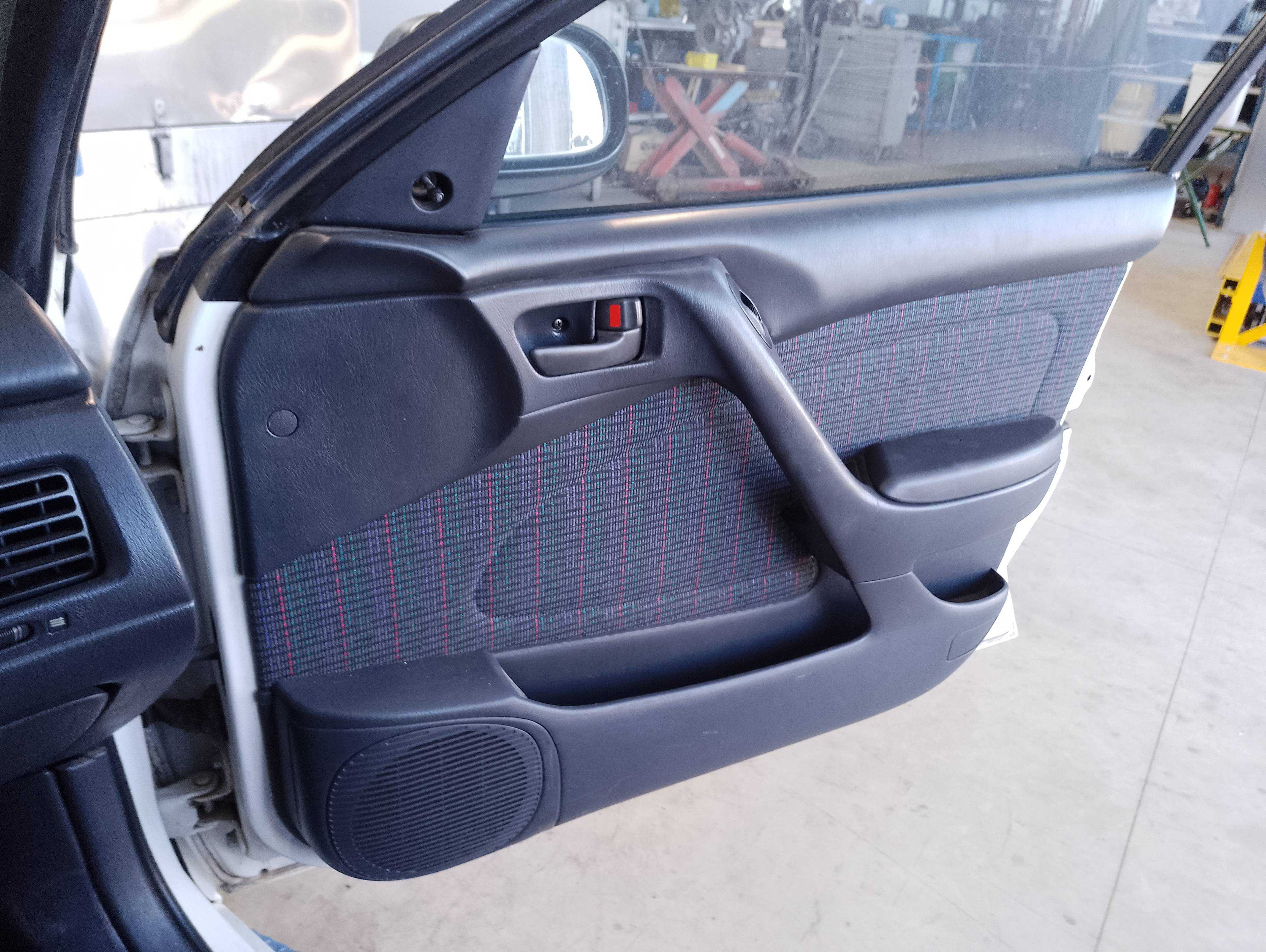 Recambio de guarnecido puerta delantera derecha para toyota carina (t19) 2.0 d xl (4-ptas.) referencia OEM IAM   