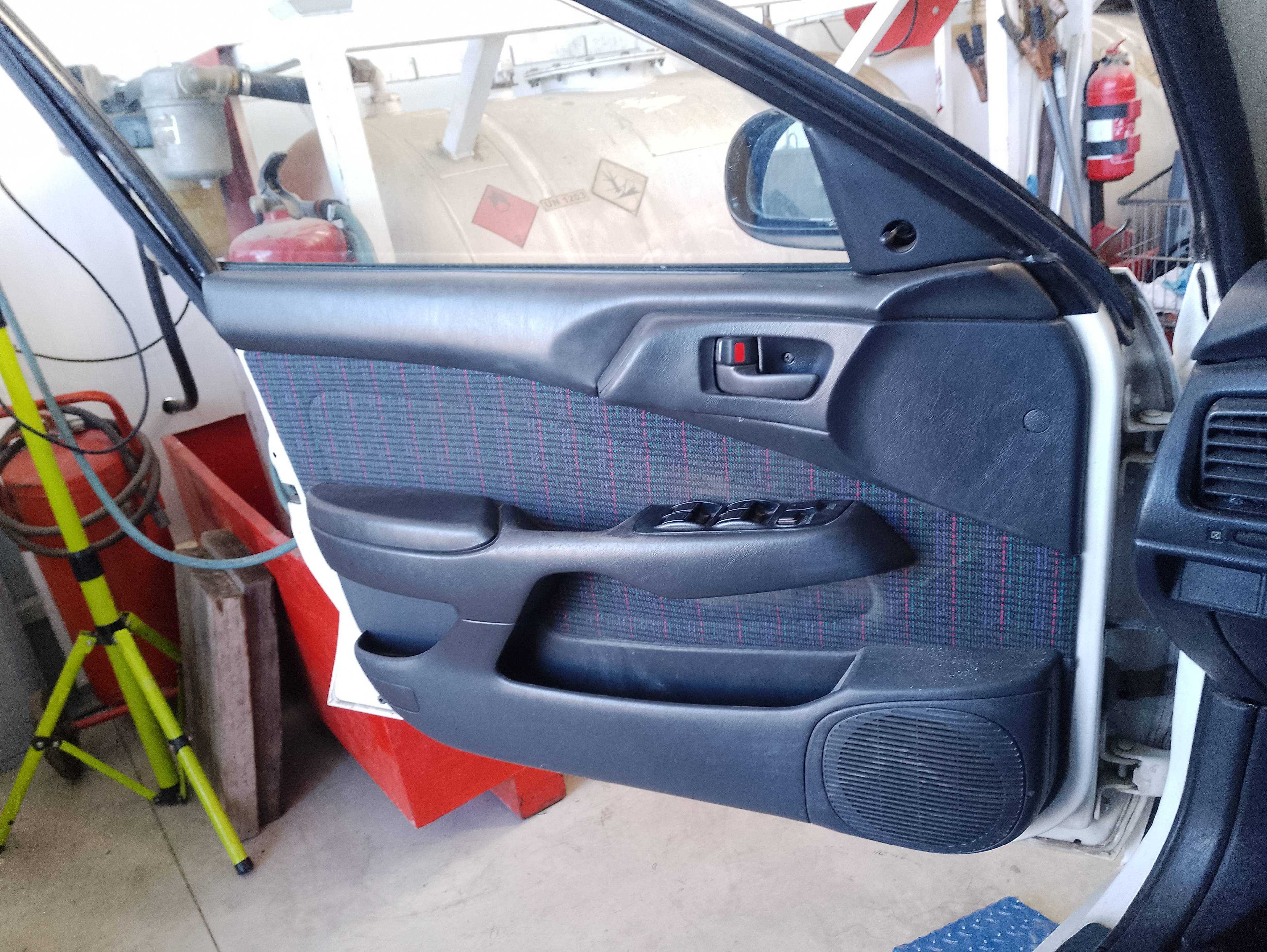 Recambio de guarnecido puerta delantera izquierda para toyota carina (t19) 2.0 d xl (4-ptas.) referencia OEM IAM   