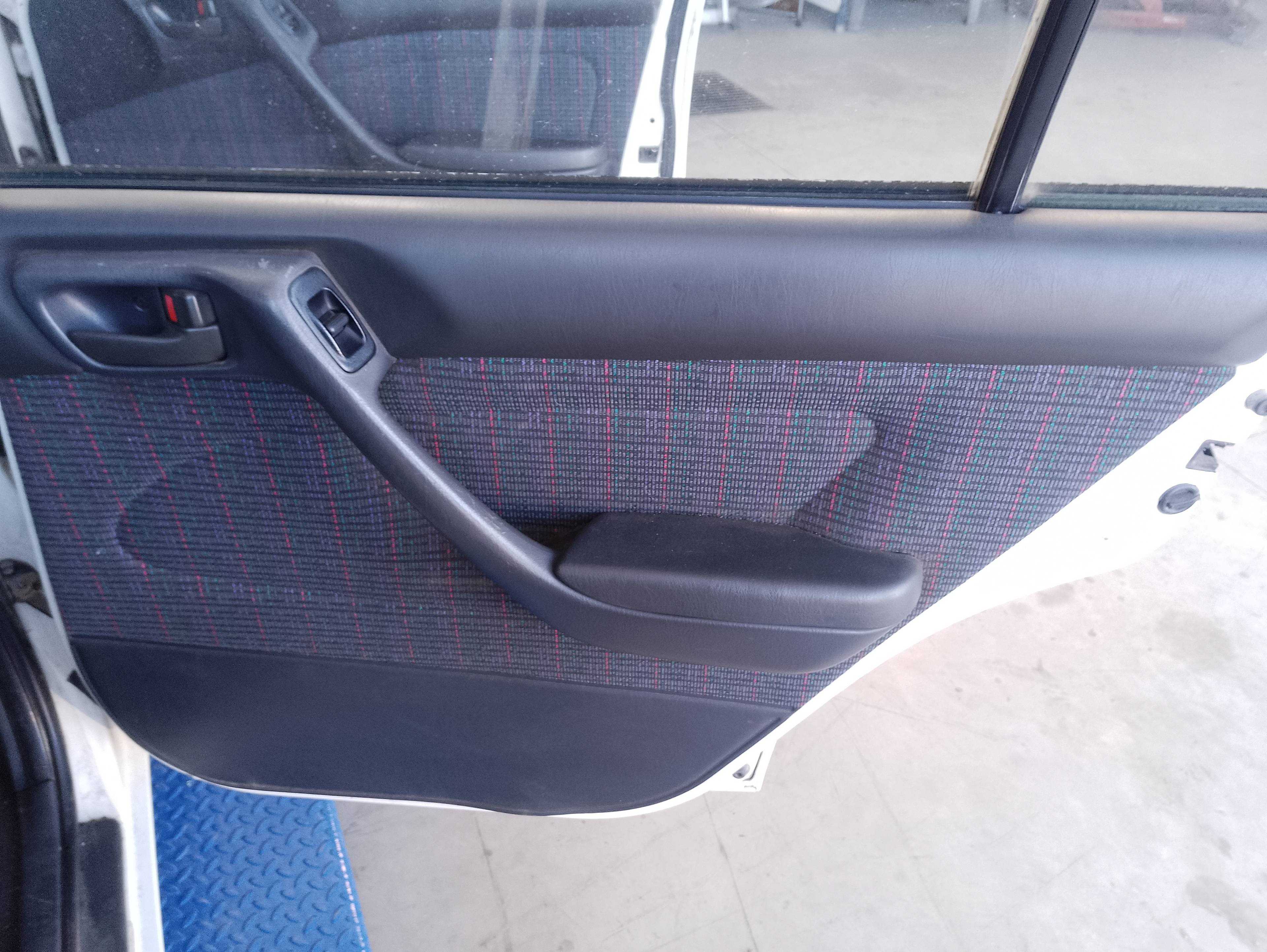 Recambio de guarnecido puerta trasera derecha para toyota carina (t19) 2.0 d xl (4-ptas.) referencia OEM IAM   