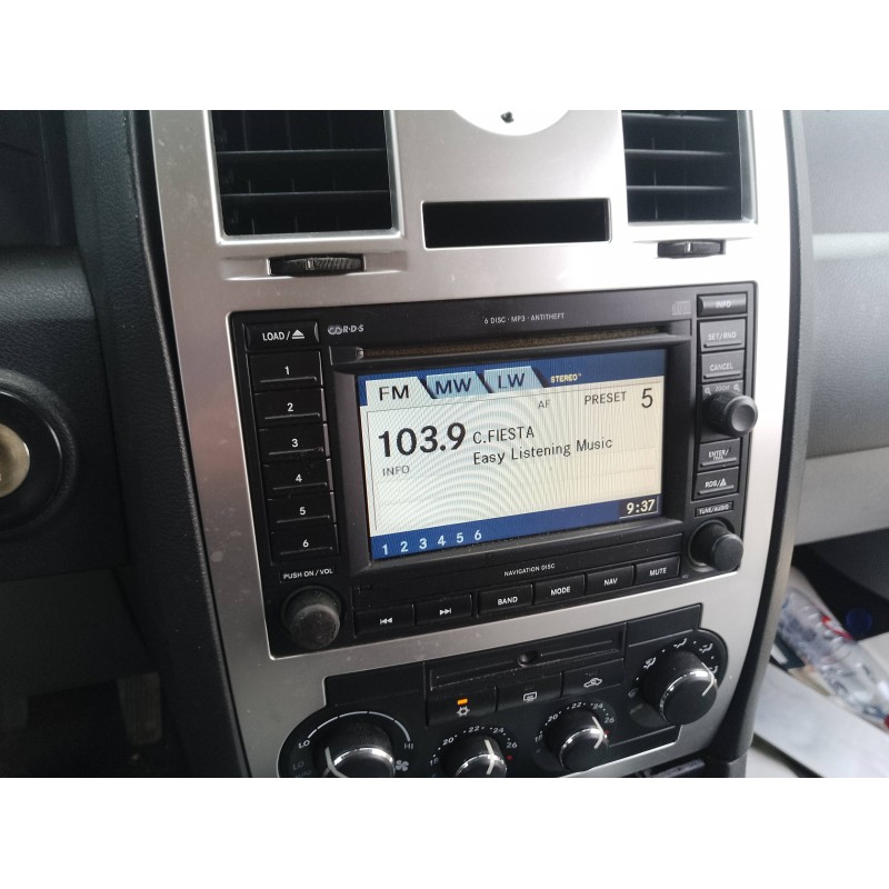 Recambio de pantalla multifuncion para chrysler 300 c 3.0 crd referencia OEM IAM   