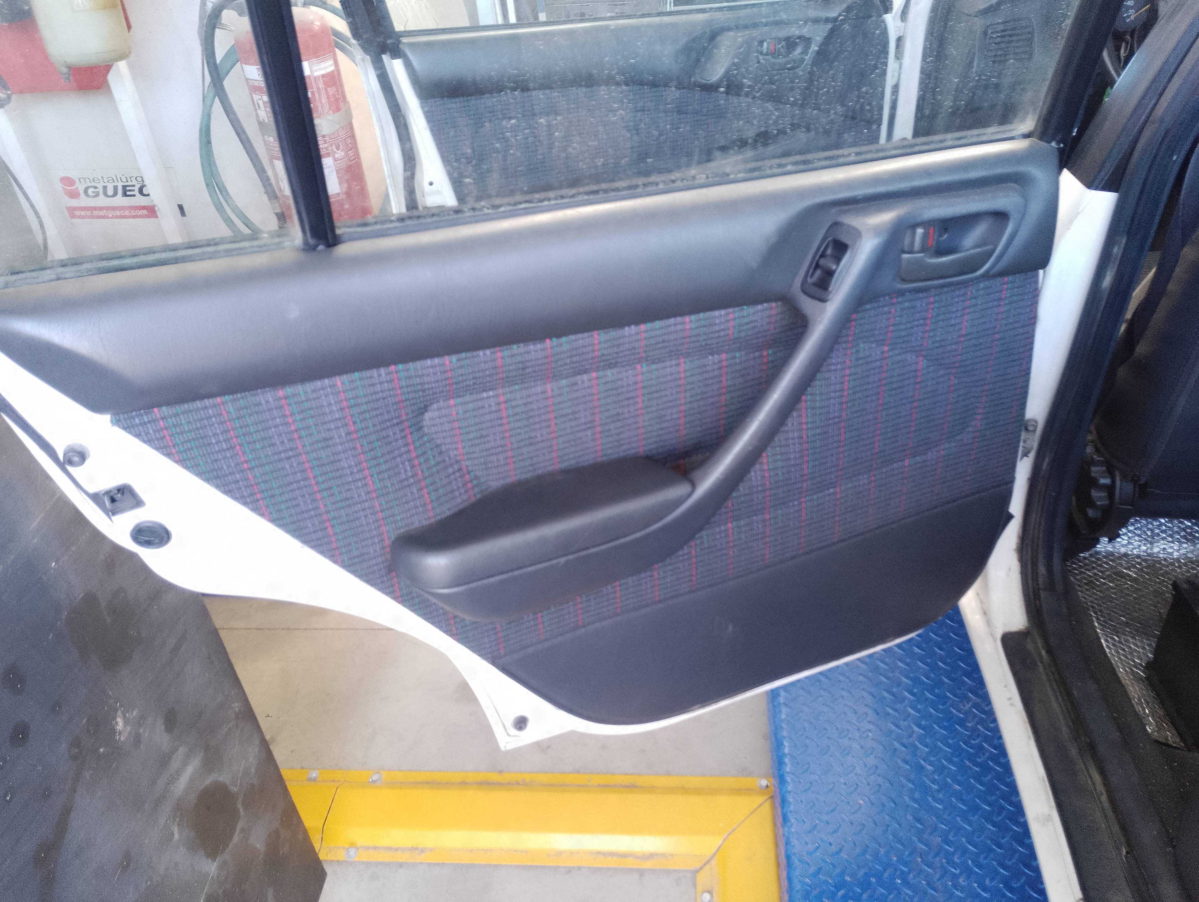 Recambio de guarnecido puerta trasera izquierda para toyota carina (t19) 2.0 d xl (4-ptas.) referencia OEM IAM   