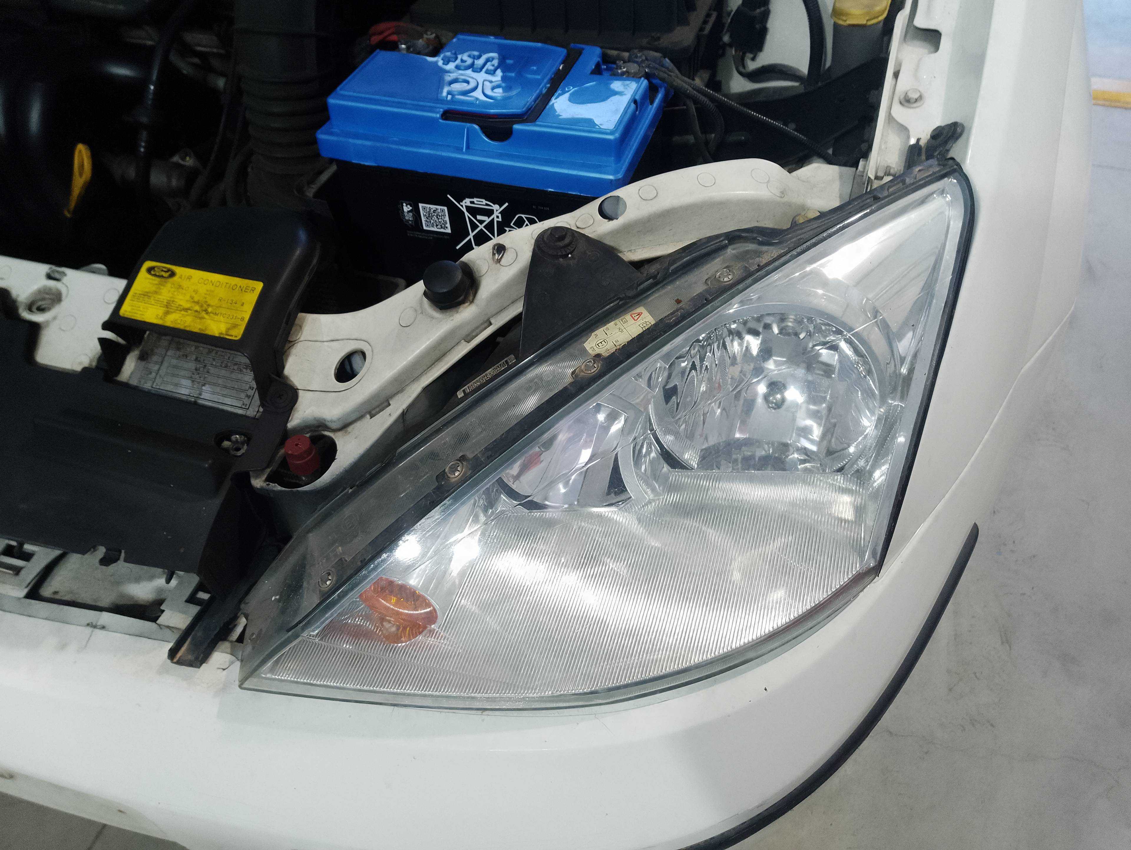 Recambio de faro izquierdo para ford focus berlina (cak) ambiente referencia OEM IAM   