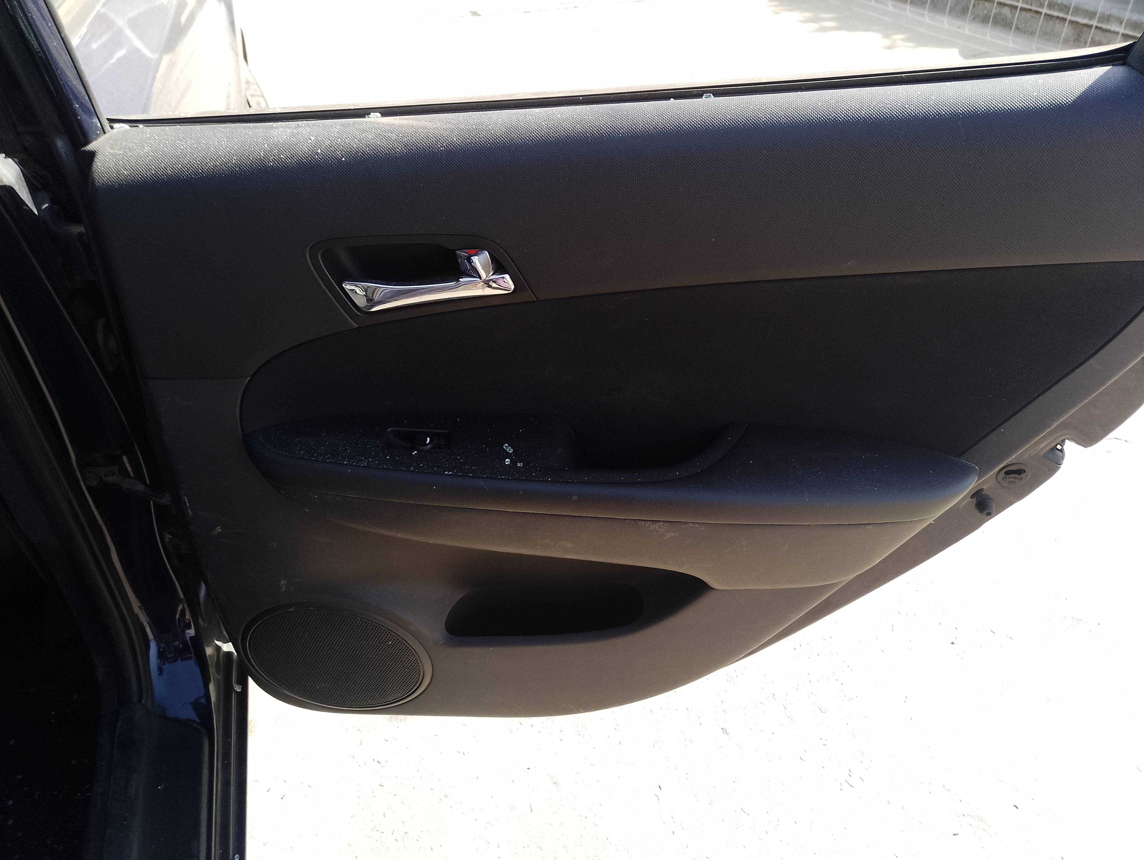 Recambio de guarnecido puerta trasera derecha para hyundai i30 classic referencia OEM IAM   
