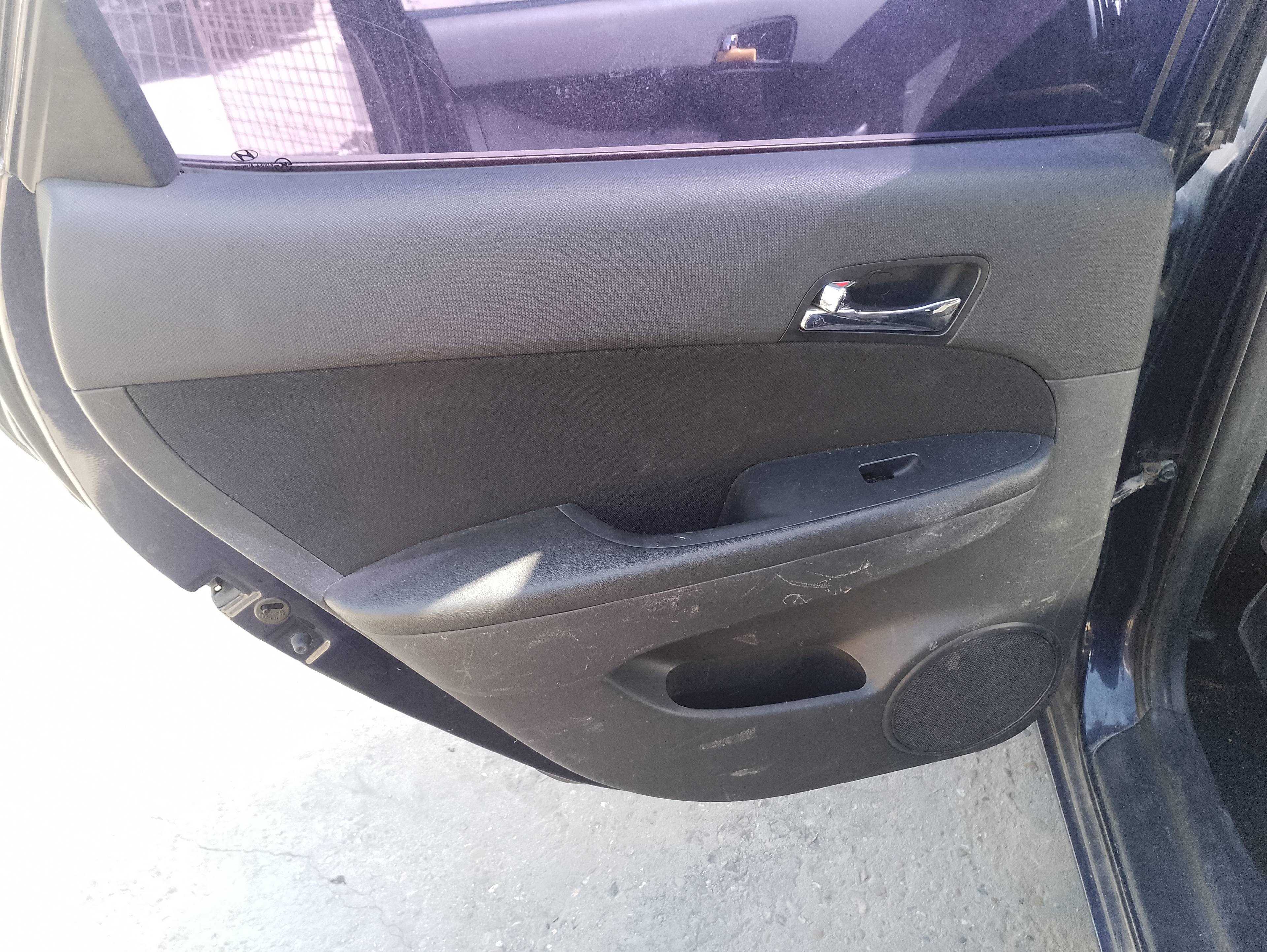 Recambio de guarnecido puerta trasera izquierda para hyundai i30 classic referencia OEM IAM   
