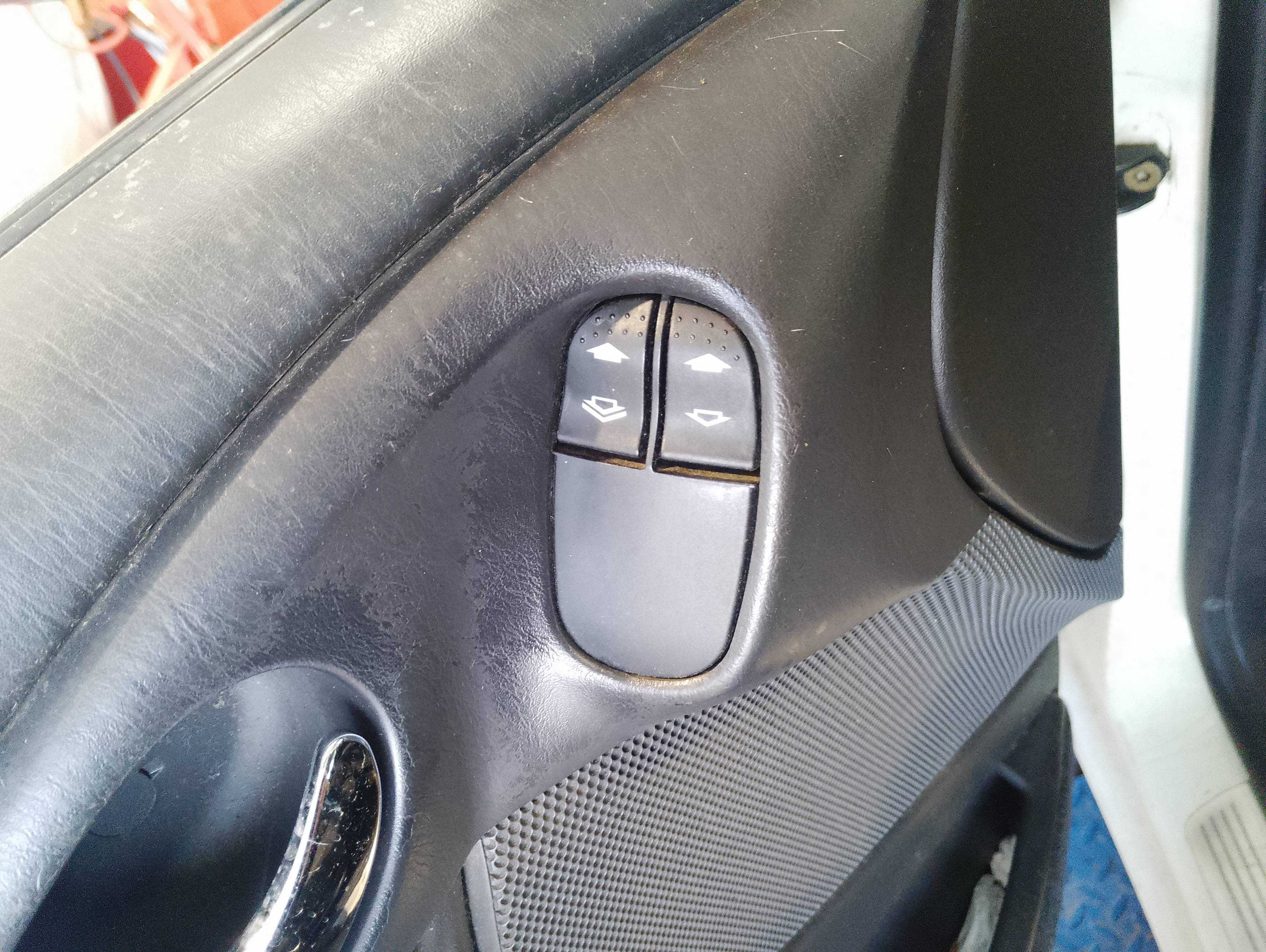 Recambio de mando elevalunas delantero izquierdo para ford focus berlina (cak) ambiente referencia OEM IAM   