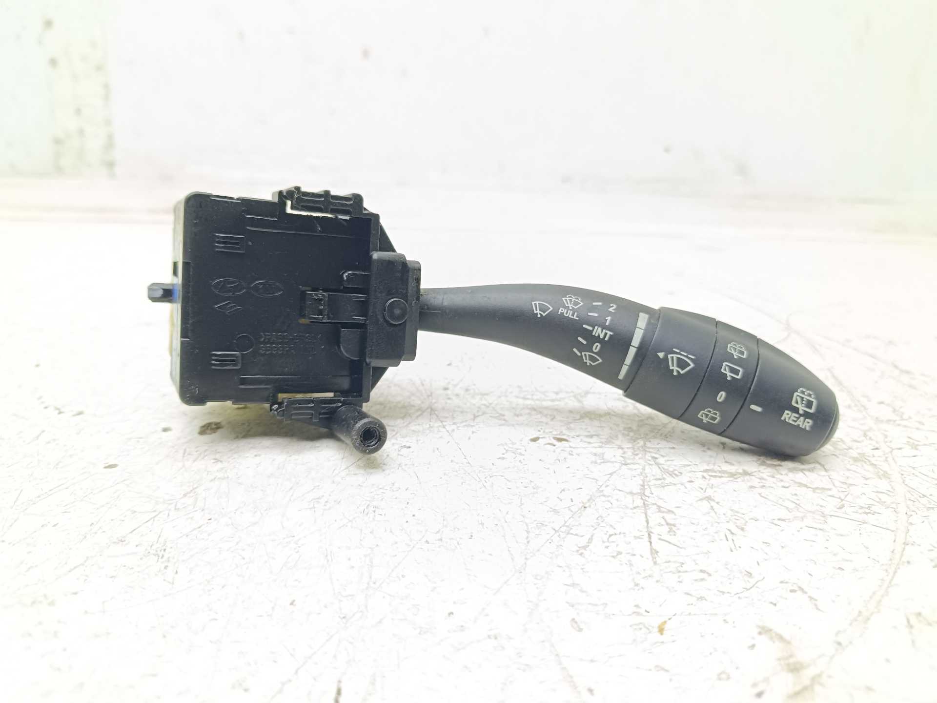 Recambio de mando limpia para hyundai i30 classic referencia OEM IAM 934202L010  