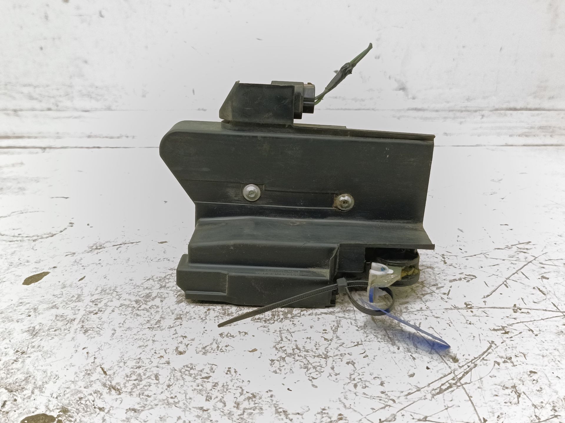 Recambio de cerradura puerta trasera derecha para dacia sandero iii essential referencia OEM IAM 825020994RA  