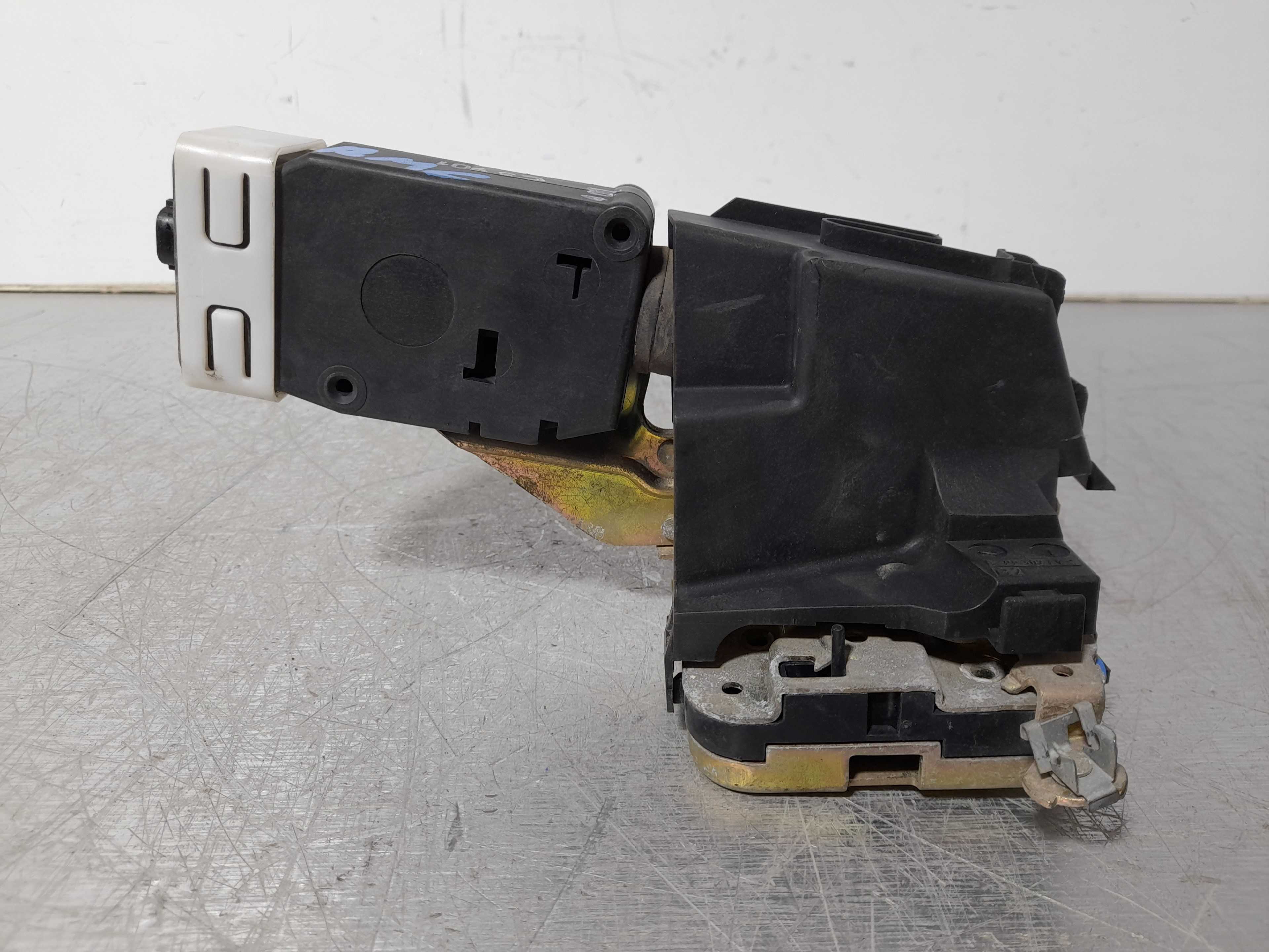 Recambio de cerradura puerta trasera izquierda para mitsubishi space star (dg0) 1.6 cat referencia OEM IAM   
