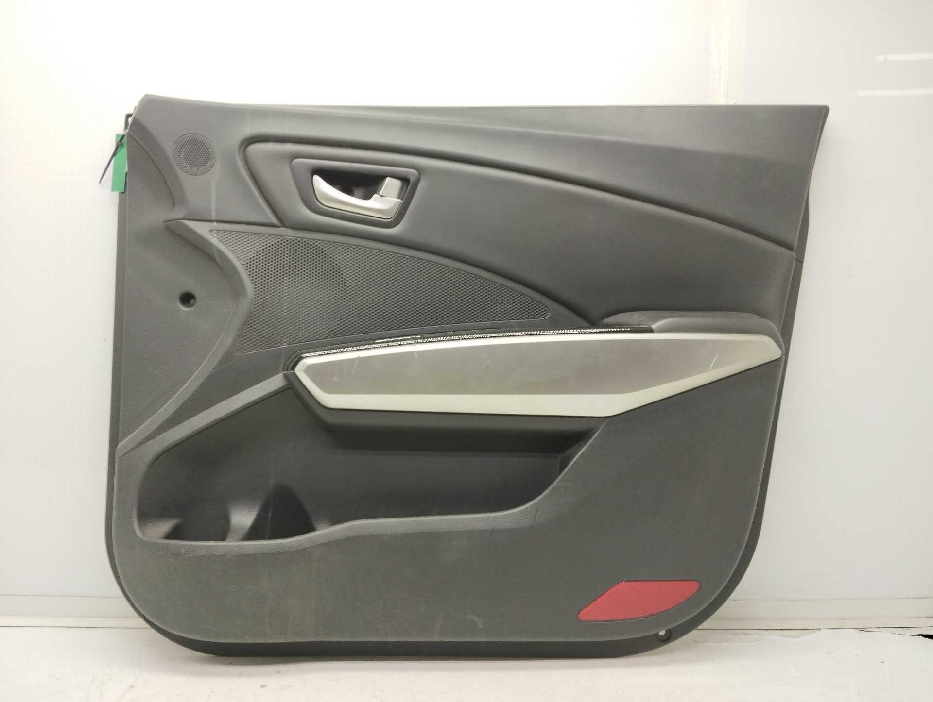 Recambio de guarnecido puerta delantera derecha para ssangyong tivoli crystal 4x2 referencia OEM IAM 7222035040  