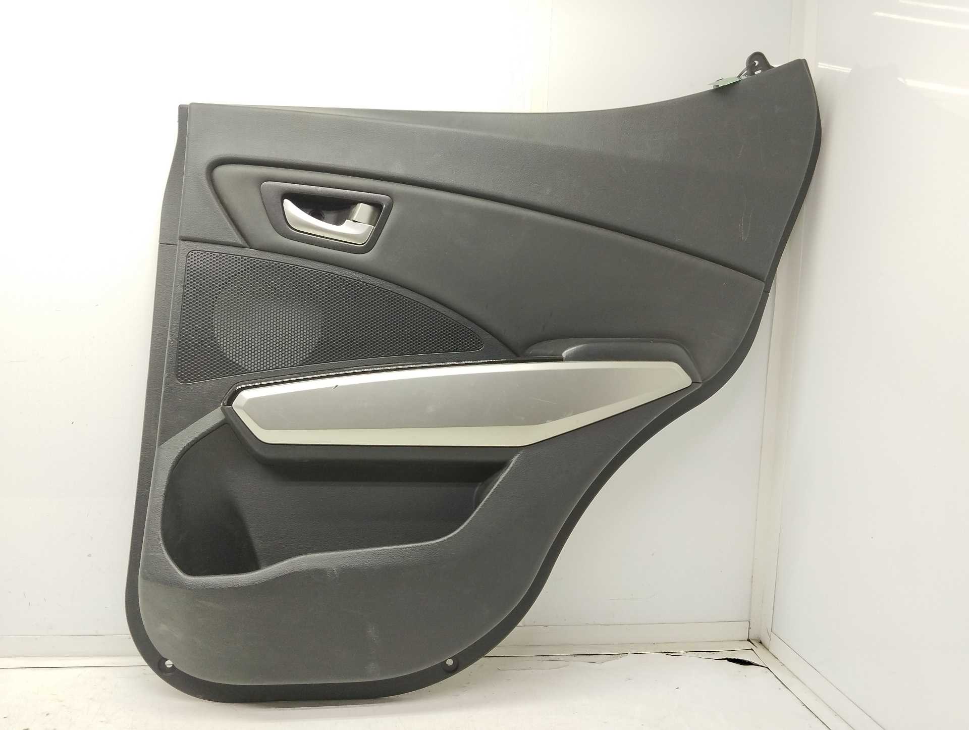 Recambio de guarnecido puerta trasera derecha para ssangyong tivoli crystal 4x2 referencia OEM IAM 7322035000  
