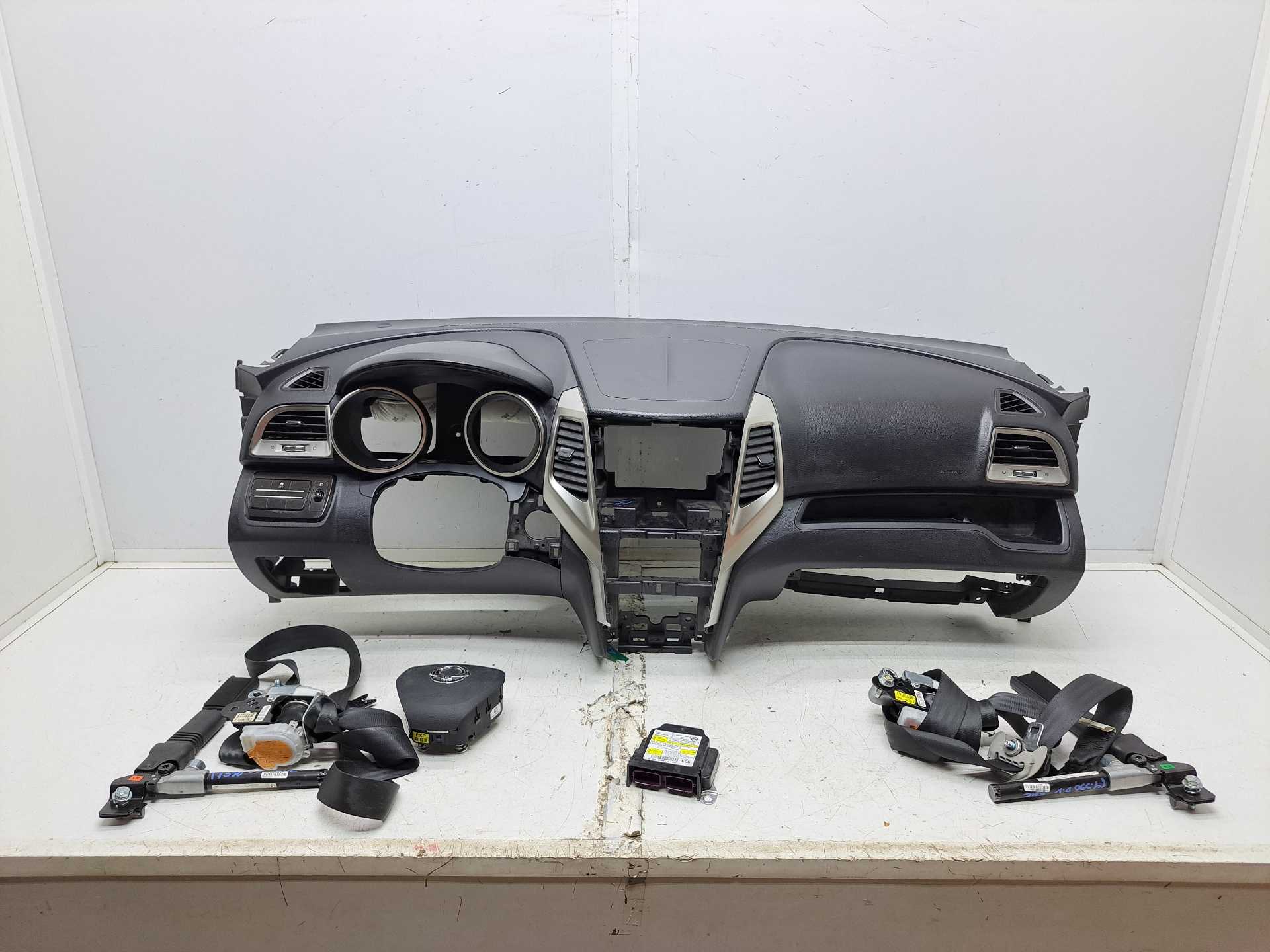 Recambio de kit airbag para ssangyong tivoli crystal 4x2 referencia OEM IAM 8625035510 8620135500 8620235600