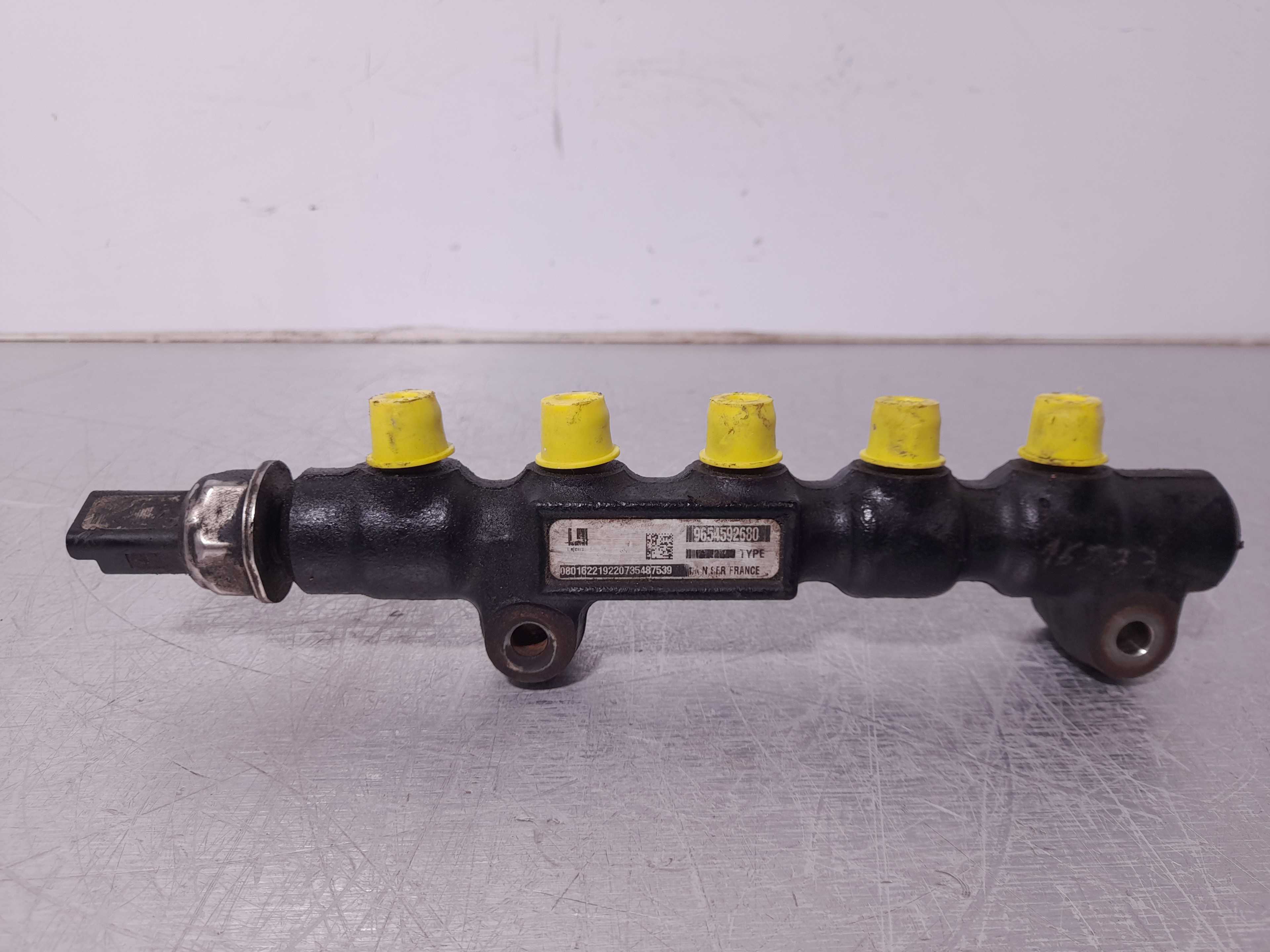 Recambio de rampa inyectora para ford fiesta (cbk) ambiente referencia OEM IAM 9654592680  