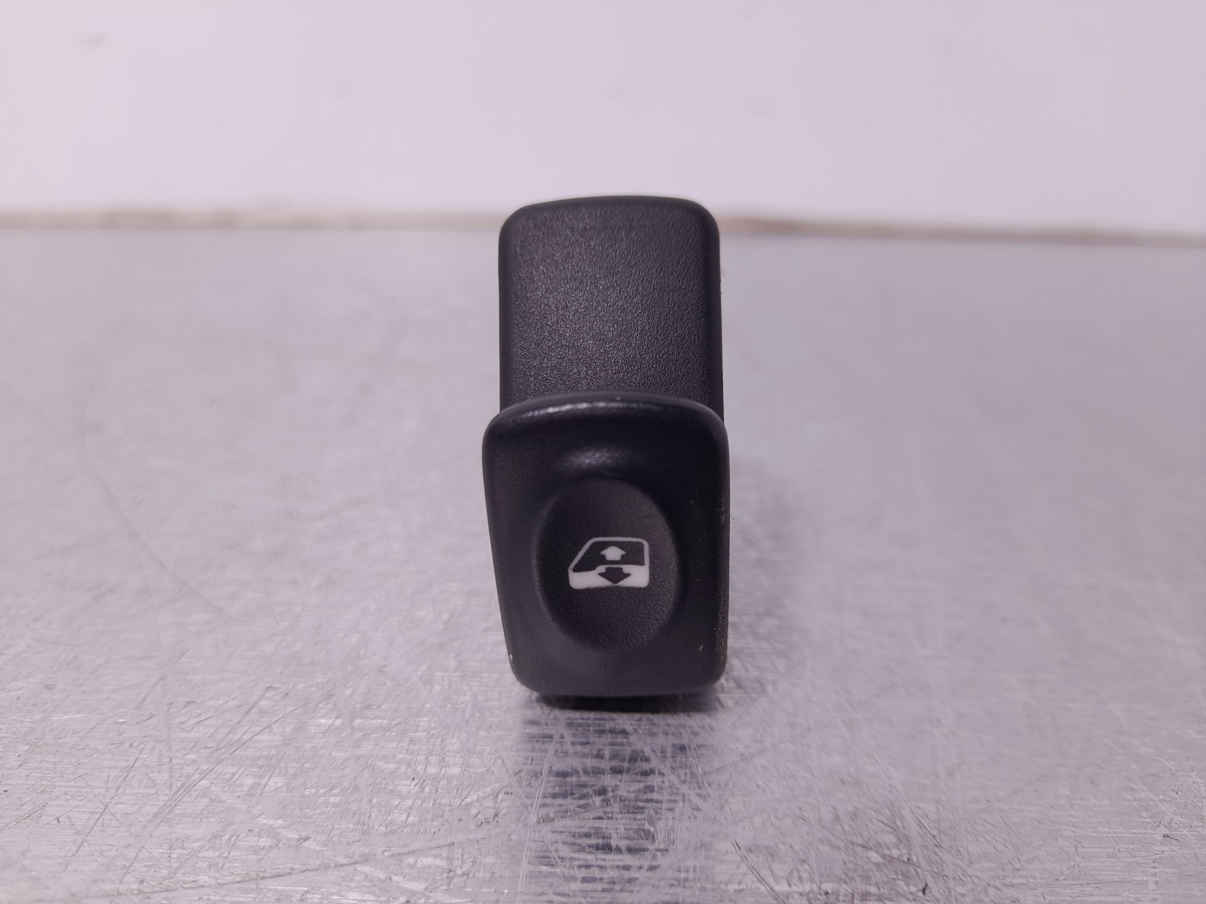 Recambio de mando elevalunas trasero izquierdo para renault megane i fase 2 berlina (ba0) 1.9 d rt referencia OEM IAM   