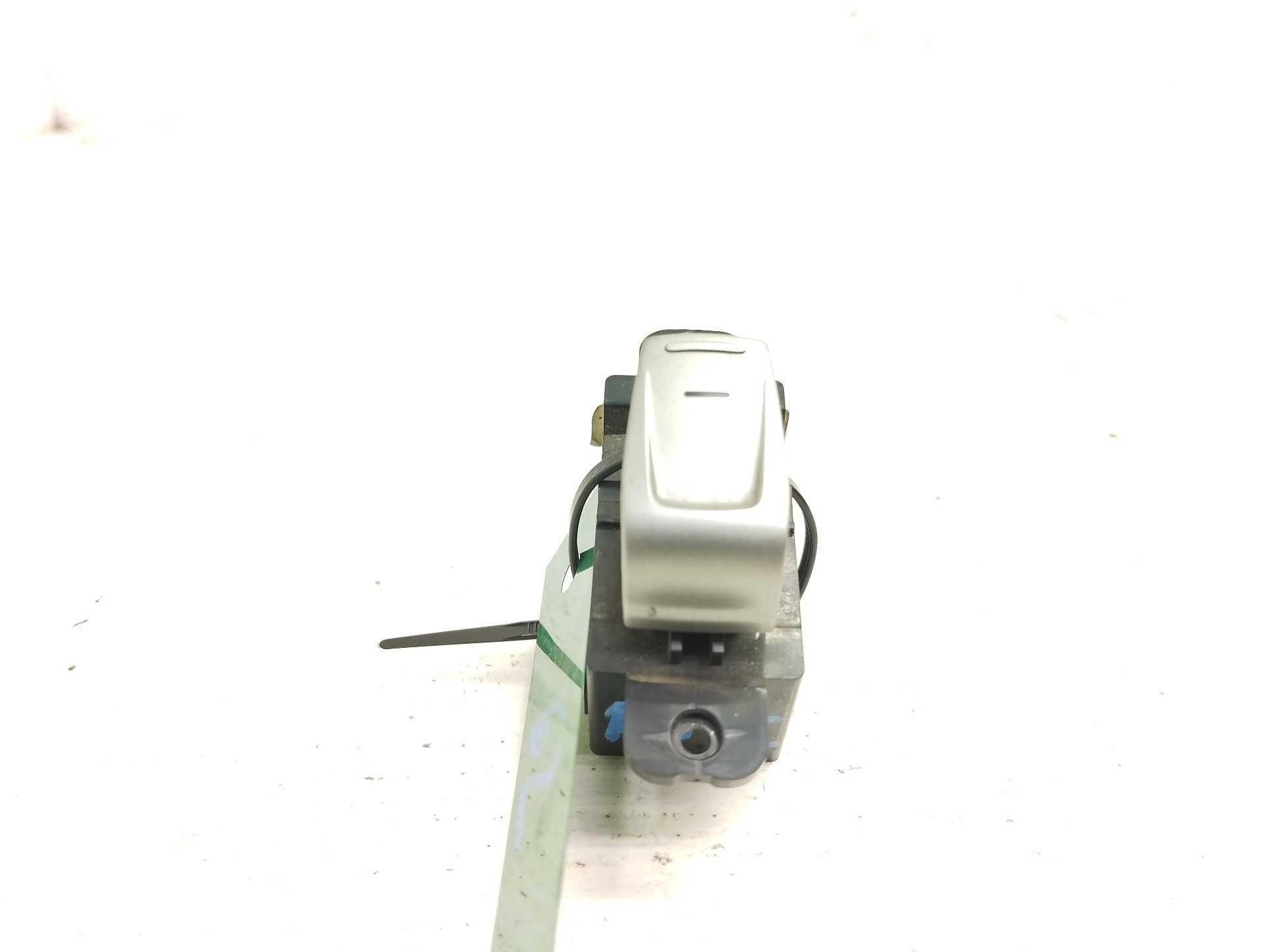 Recambio de mando elevalunas trasero izquierdo para ssangyong tivoli crystal 4x2 referencia OEM IAM 8585035000  