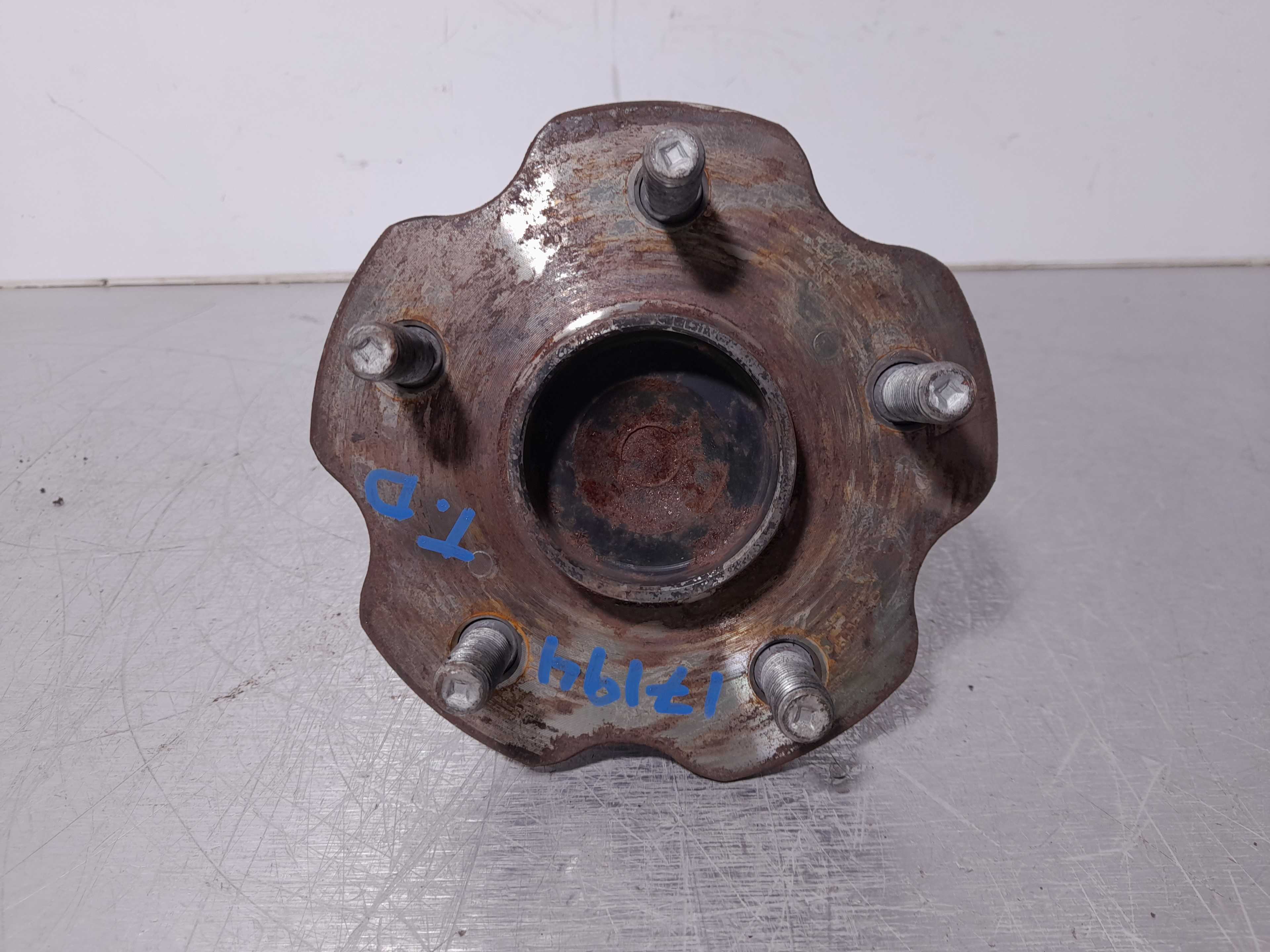 Recambio de buje trasero derecho para toyota avensis (t27) 2.0 d-4d cat referencia OEM IAM   