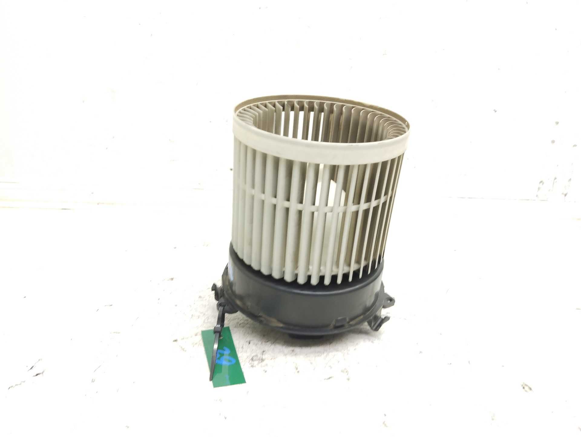 Recambio de motor calefaccion para ssangyong tivoli crystal 4x2 referencia OEM IAM 4051076  