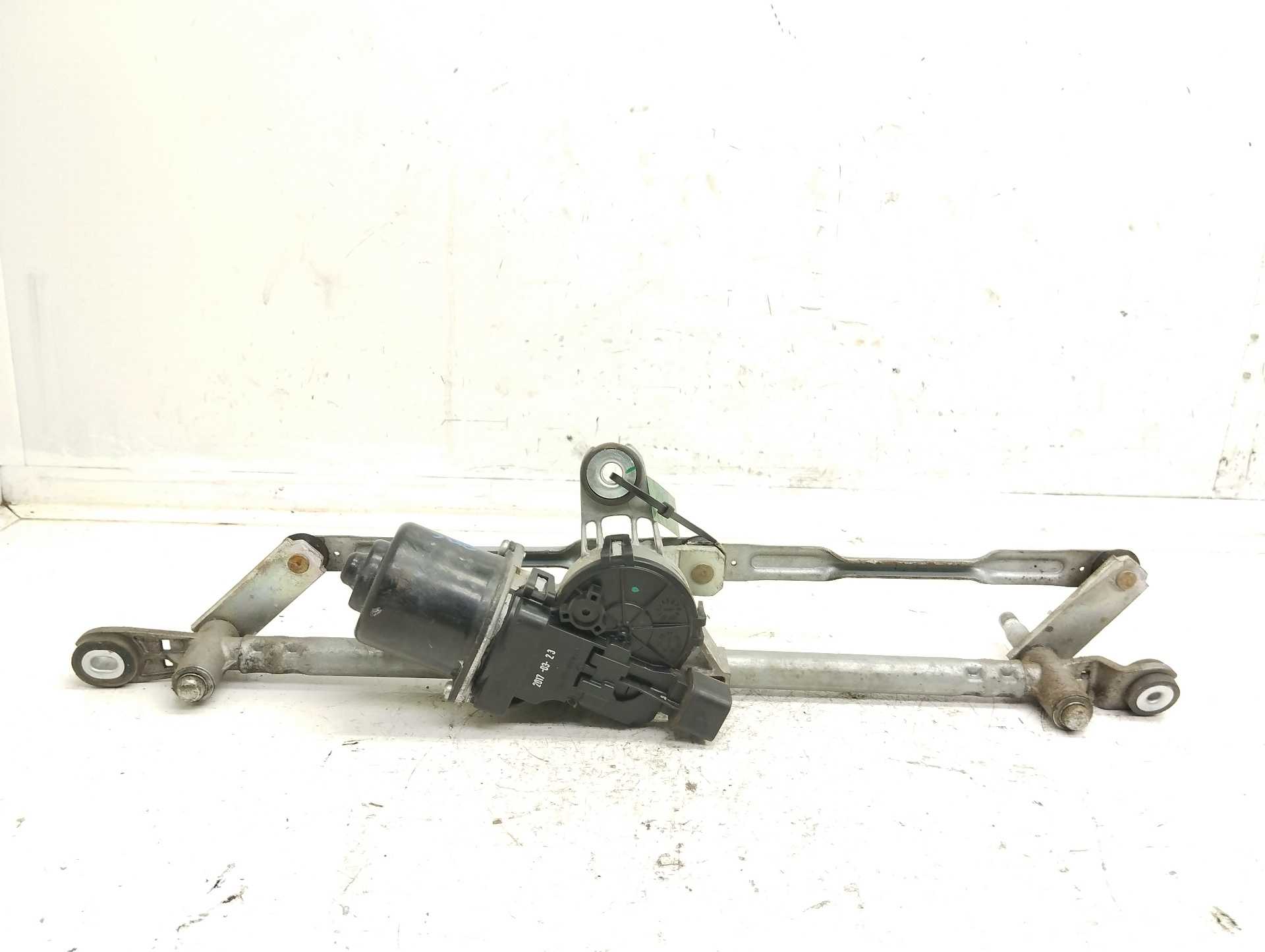 Recambio de motor limpia delantero para ssangyong tivoli crystal 4x2 referencia OEM IAM 7821035002  