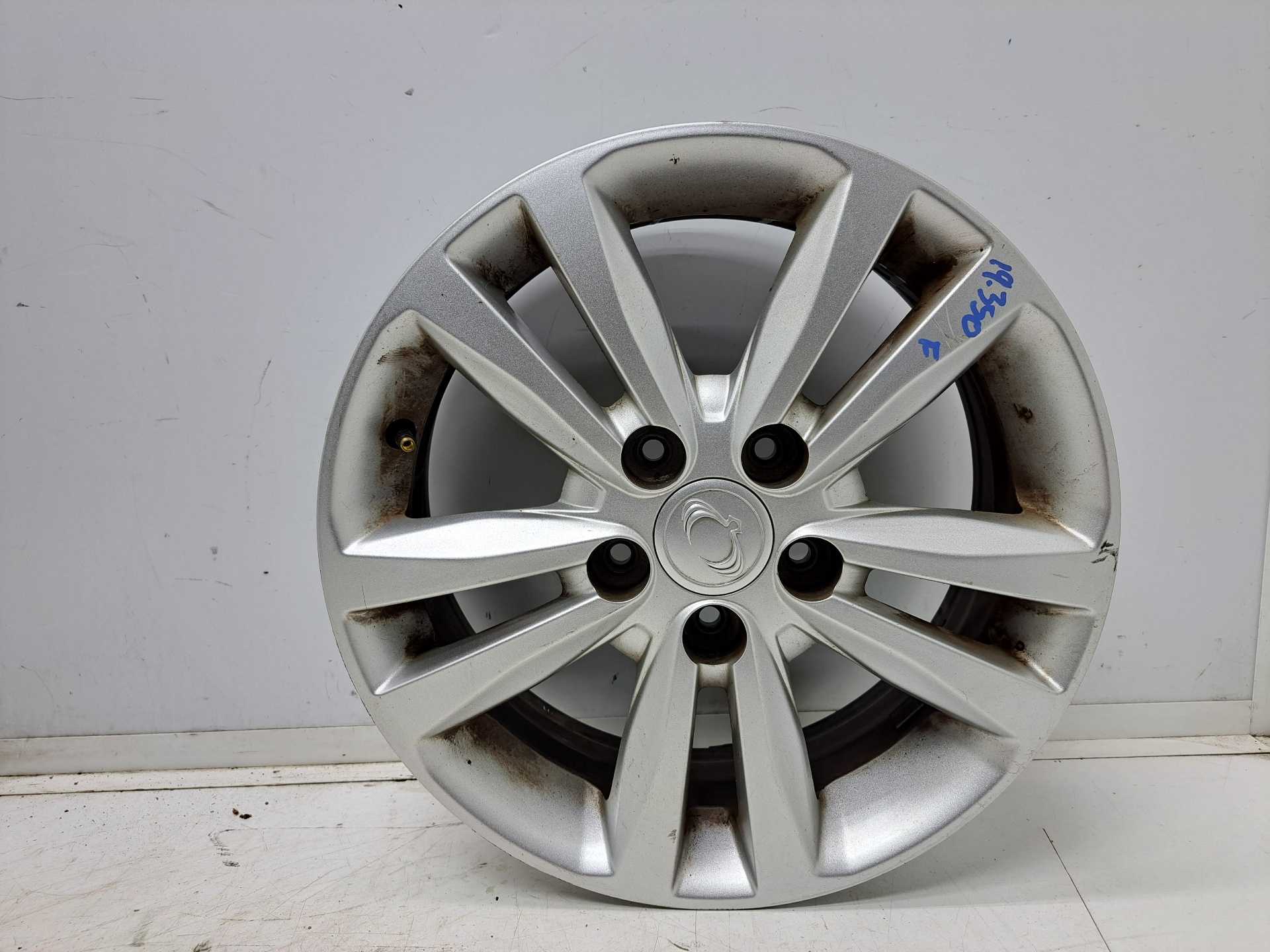 Recambio de llanta para ssangyong tivoli crystal 4x2 referencia OEM IAM R16 4173038100 