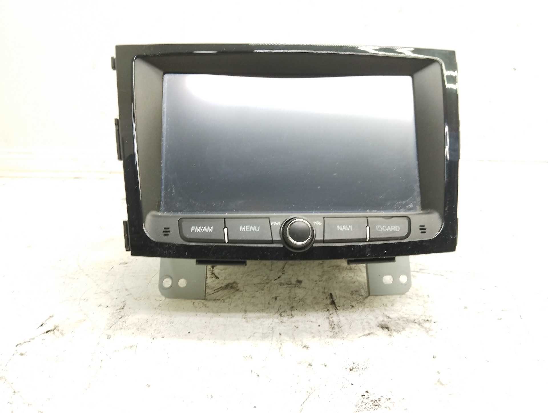 Recambio de pantalla multifuncion para ssangyong tivoli crystal 4x2 referencia OEM IAM CA9009MG6  