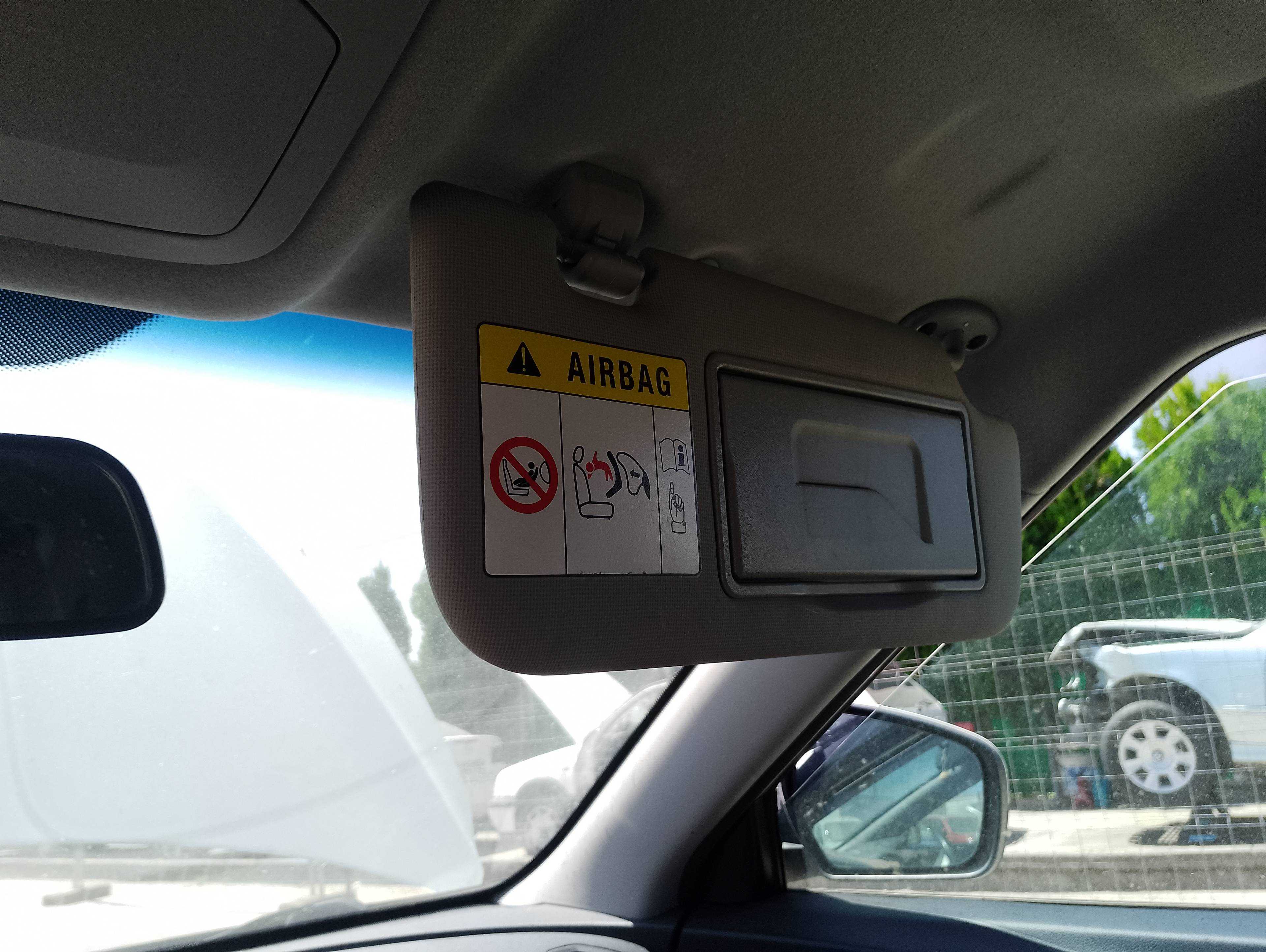 Recambio de parasol derecho para ssangyong tivoli crystal 4x2 referencia OEM IAM   