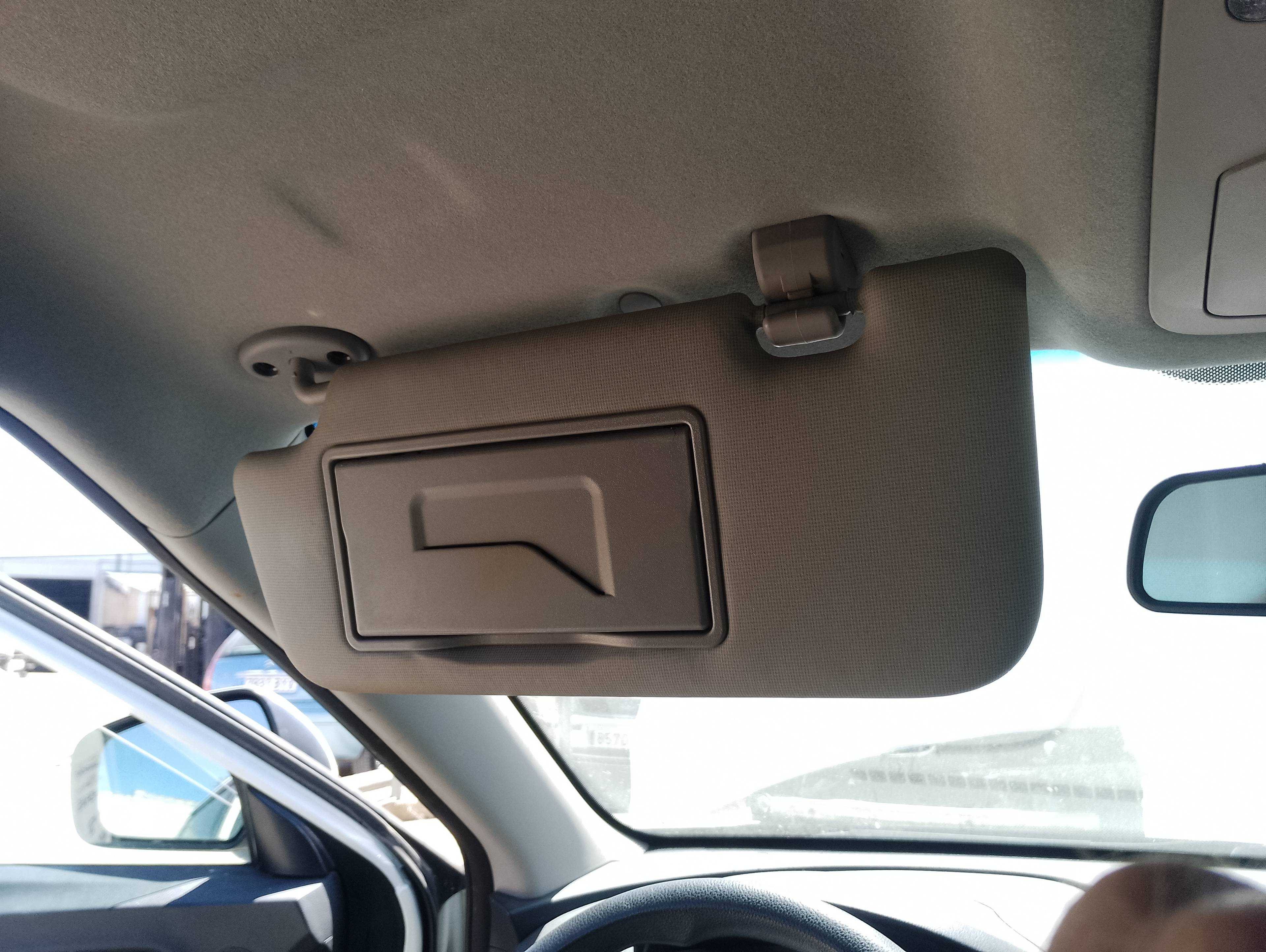 Recambio de parasol izquierdo para ssangyong tivoli crystal 4x2 referencia OEM IAM   