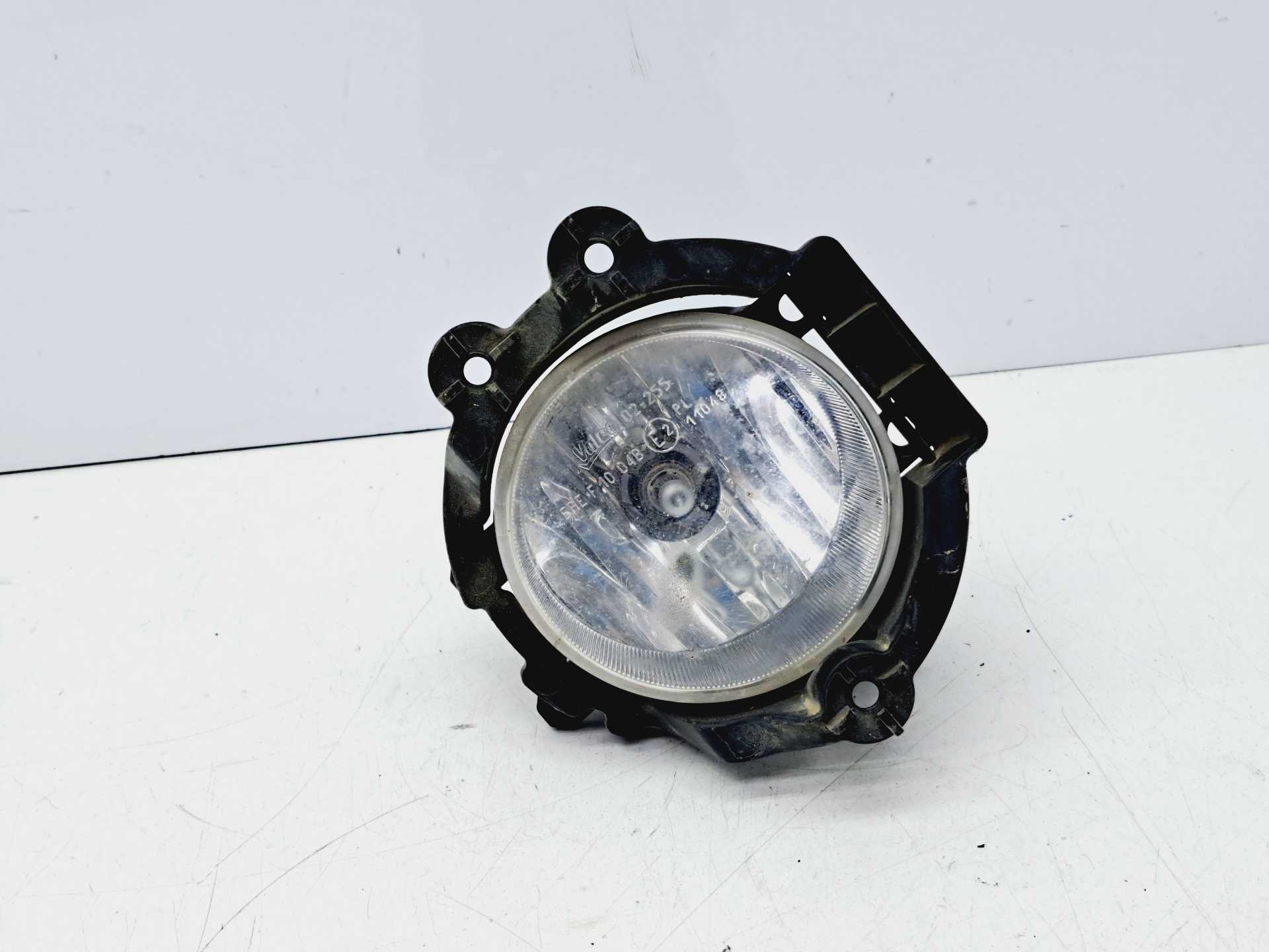 Recambio de faro antiniebla derecho para toyota avensis (t27) 2.0 d-4d cat referencia OEM IAM 8121002110 VALEO 