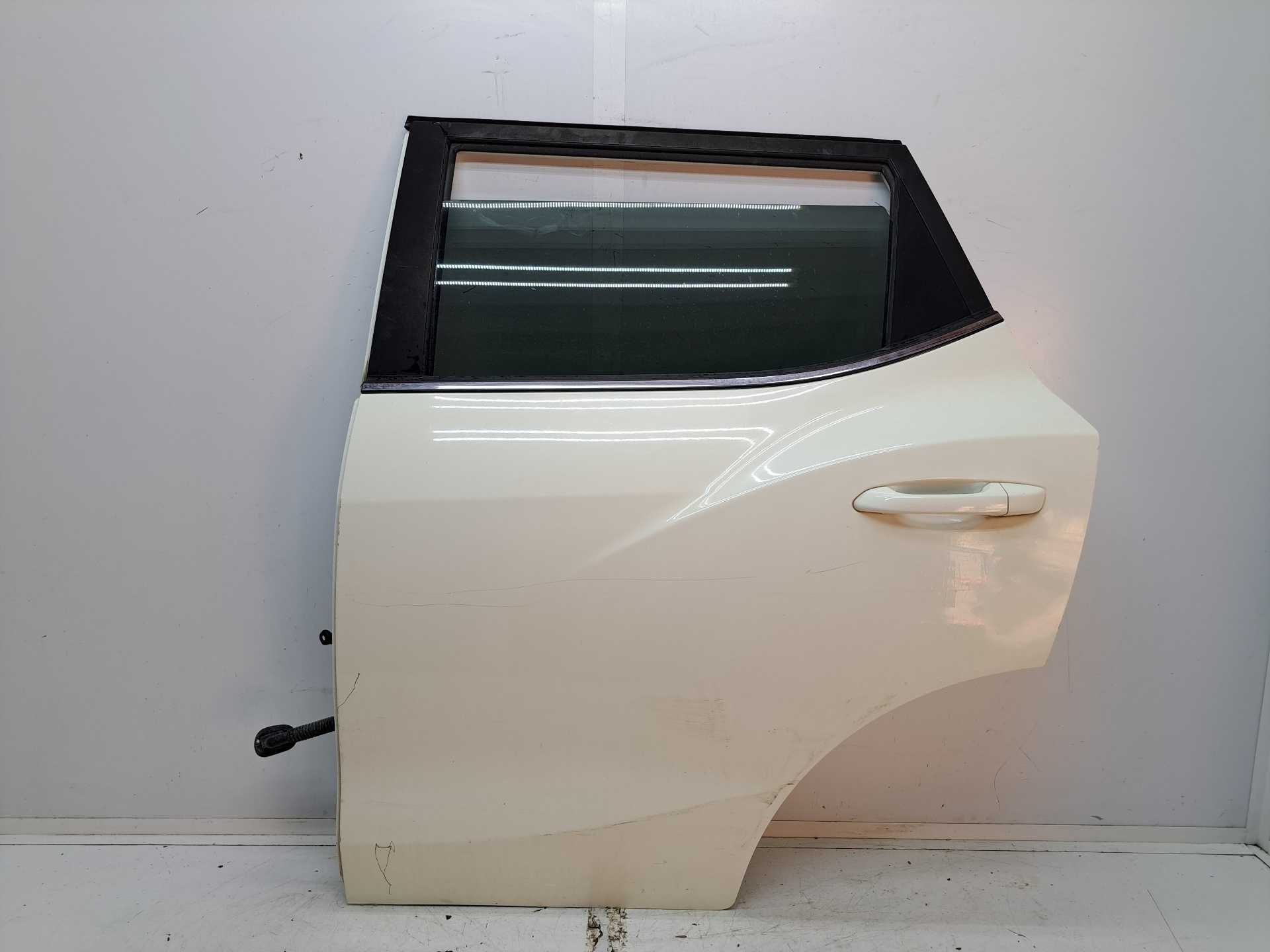 Recambio de puerta trasera izquierda para ssangyong tivoli crystal 4x2 referencia OEM IAM   