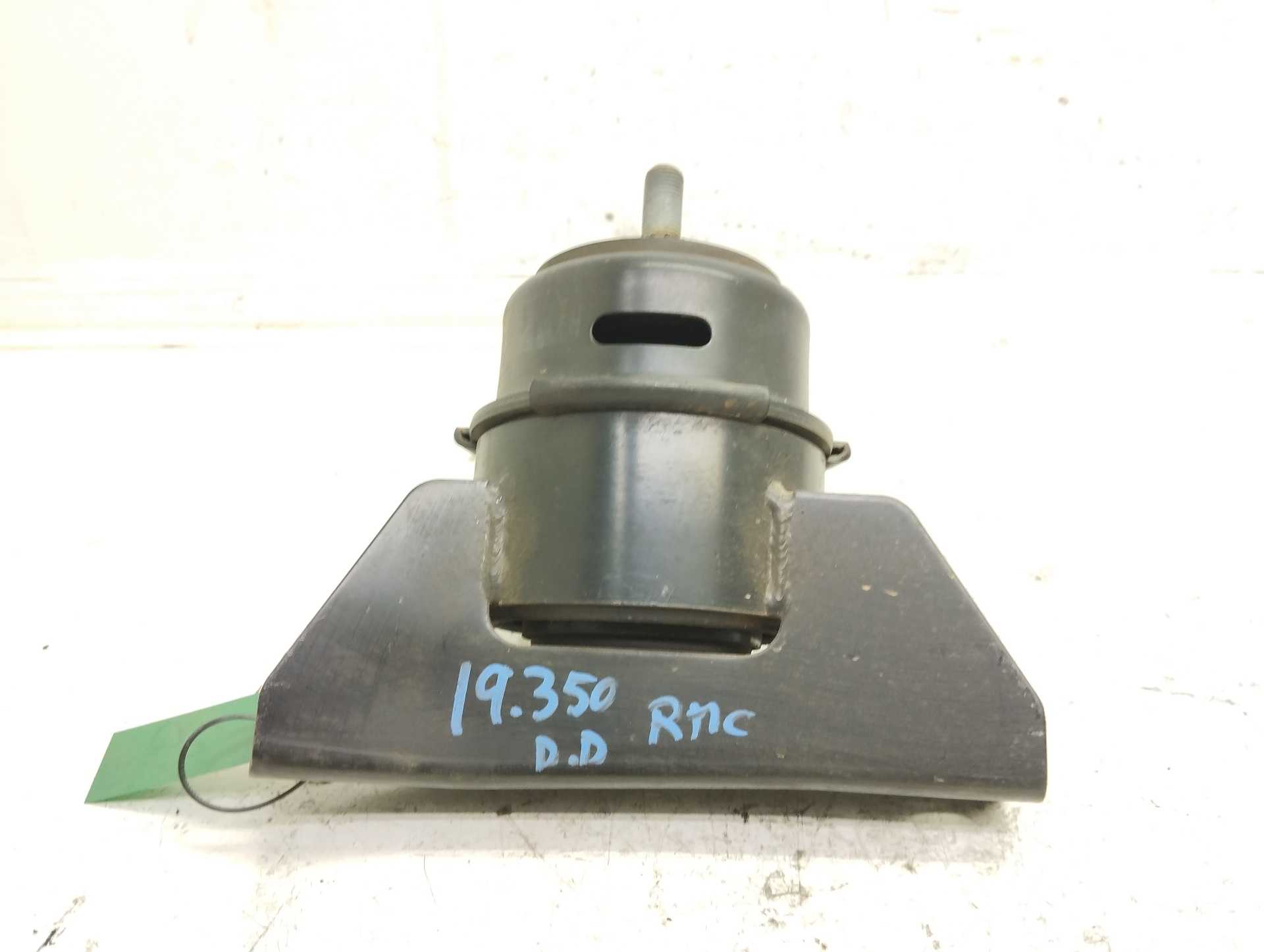 Recambio de soporte motor derecho para ssangyong tivoli crystal 4x2 referencia OEM IAM 2072034000  