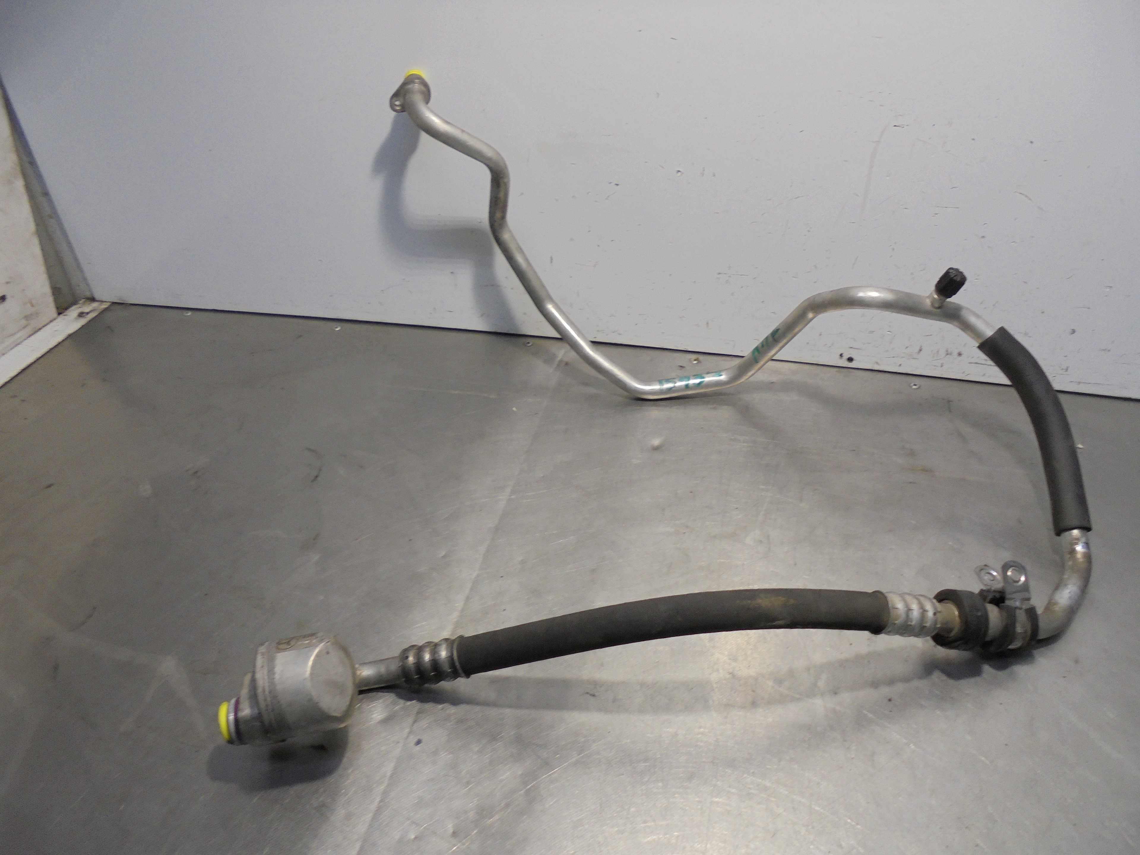 Recambio de tubos aire acondicionado para mercedes-benz clase c (w204) berlina 2.1 cdi cat referencia OEM IAM A2048302915  