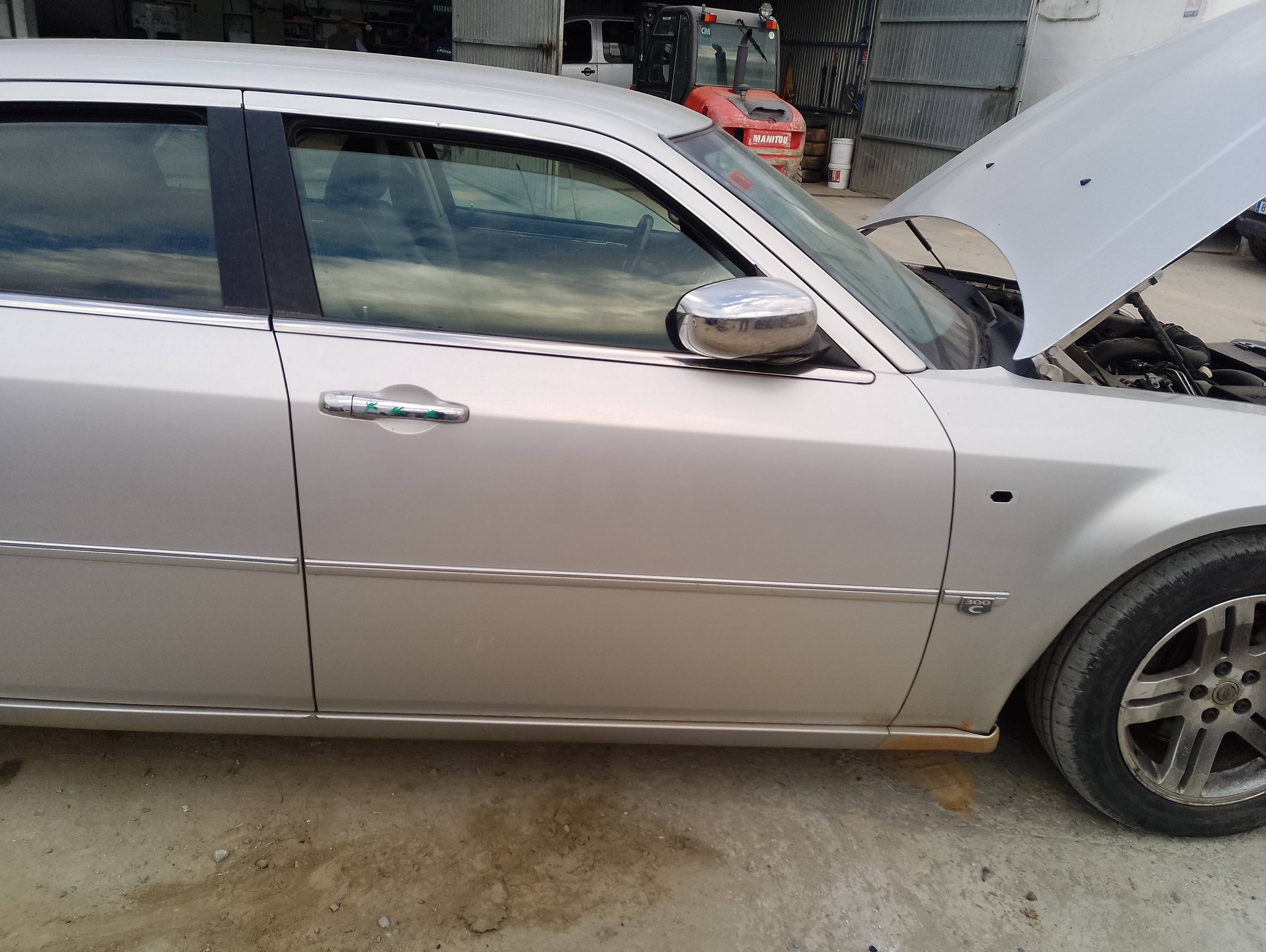 Recambio de puerta delantera derecha para chrysler 300 c 3.0 crd referencia OEM IAM   