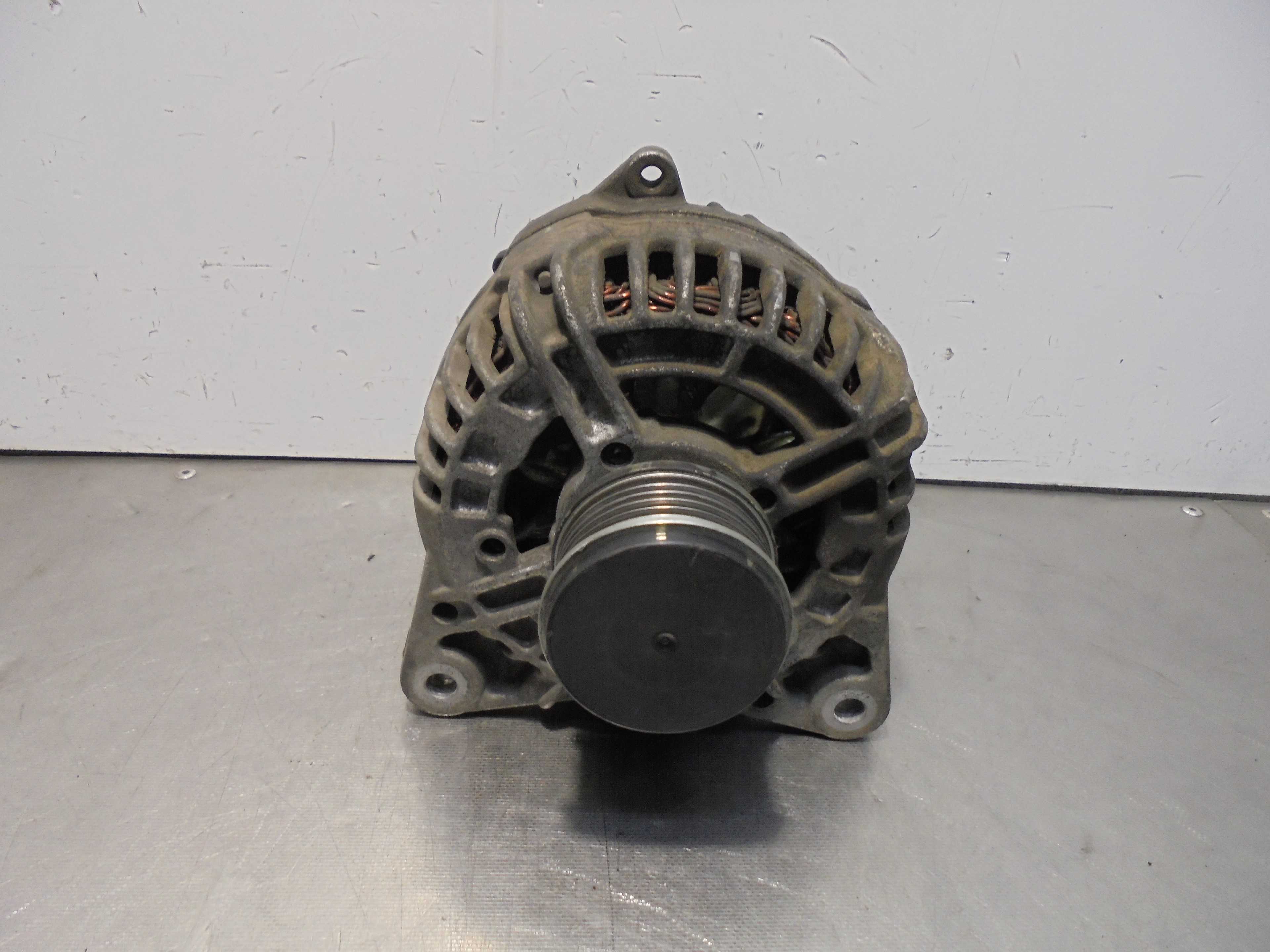 Recambio de alternador para nissan qashqai (j10) acenta referencia OEM IAM 8200728292 BOSCH 