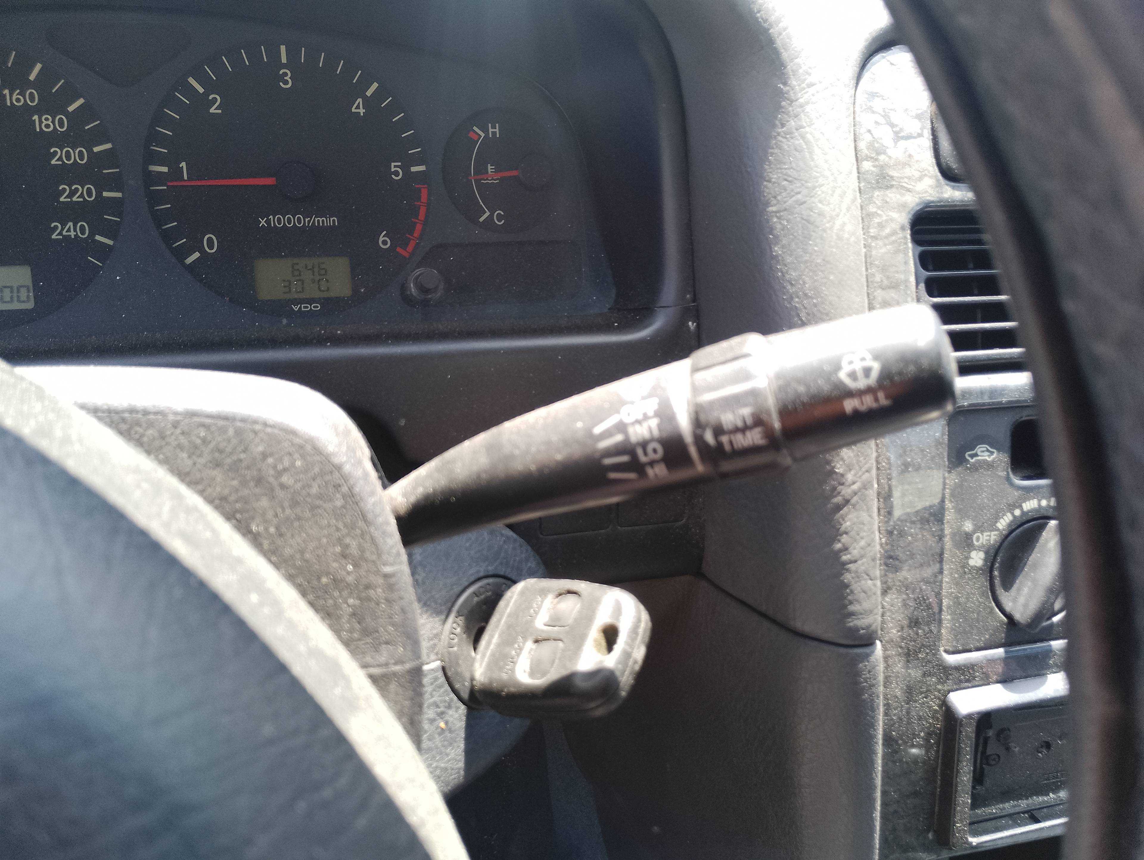 Recambio de mando limpia para toyota avensis berlina (t 22) 2.0 d4-d luna (5-ptas.) referencia OEM IAM   