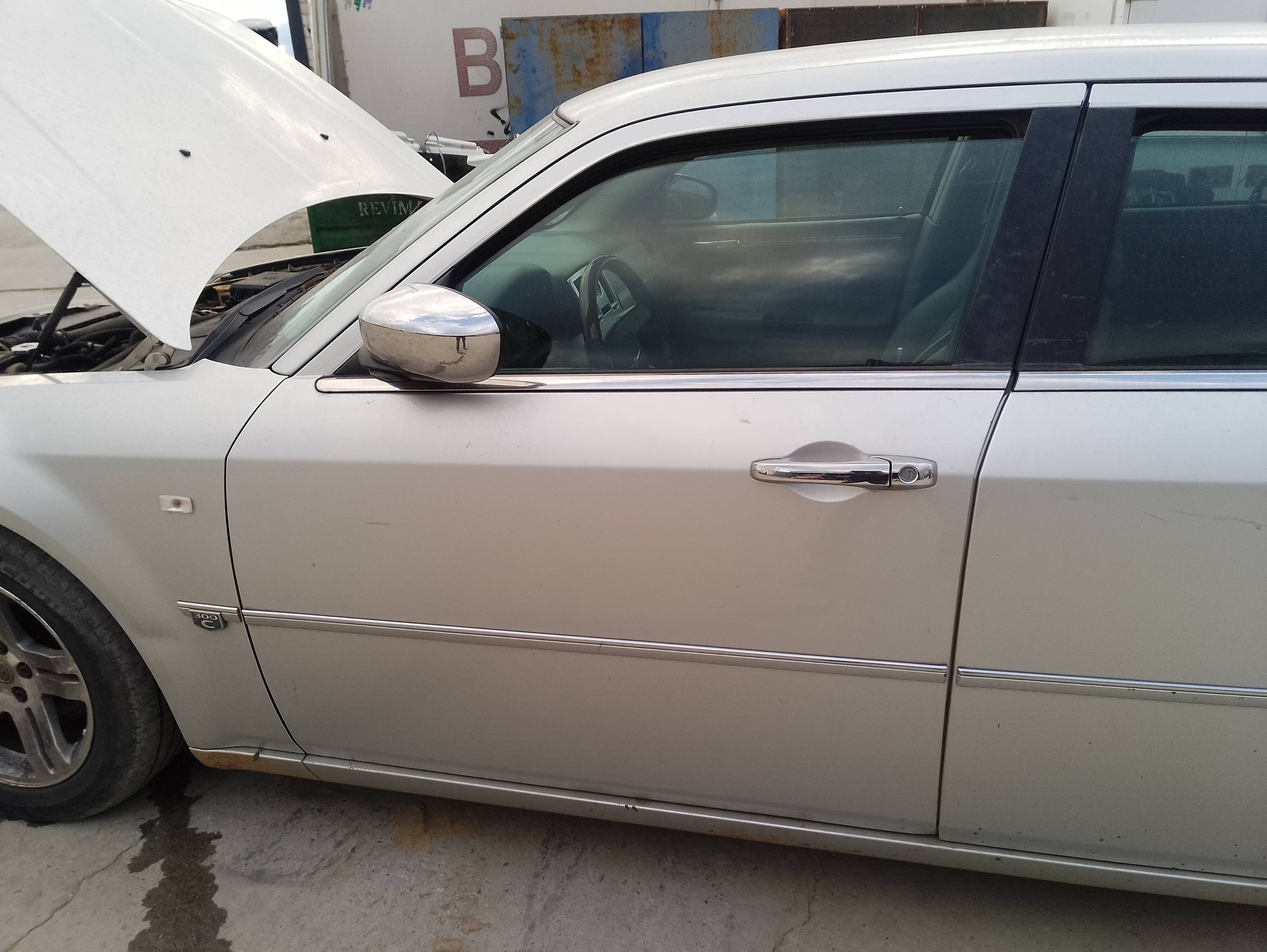 Recambio de puerta delantera izquierda para chrysler 300 c 3.0 crd referencia OEM IAM   