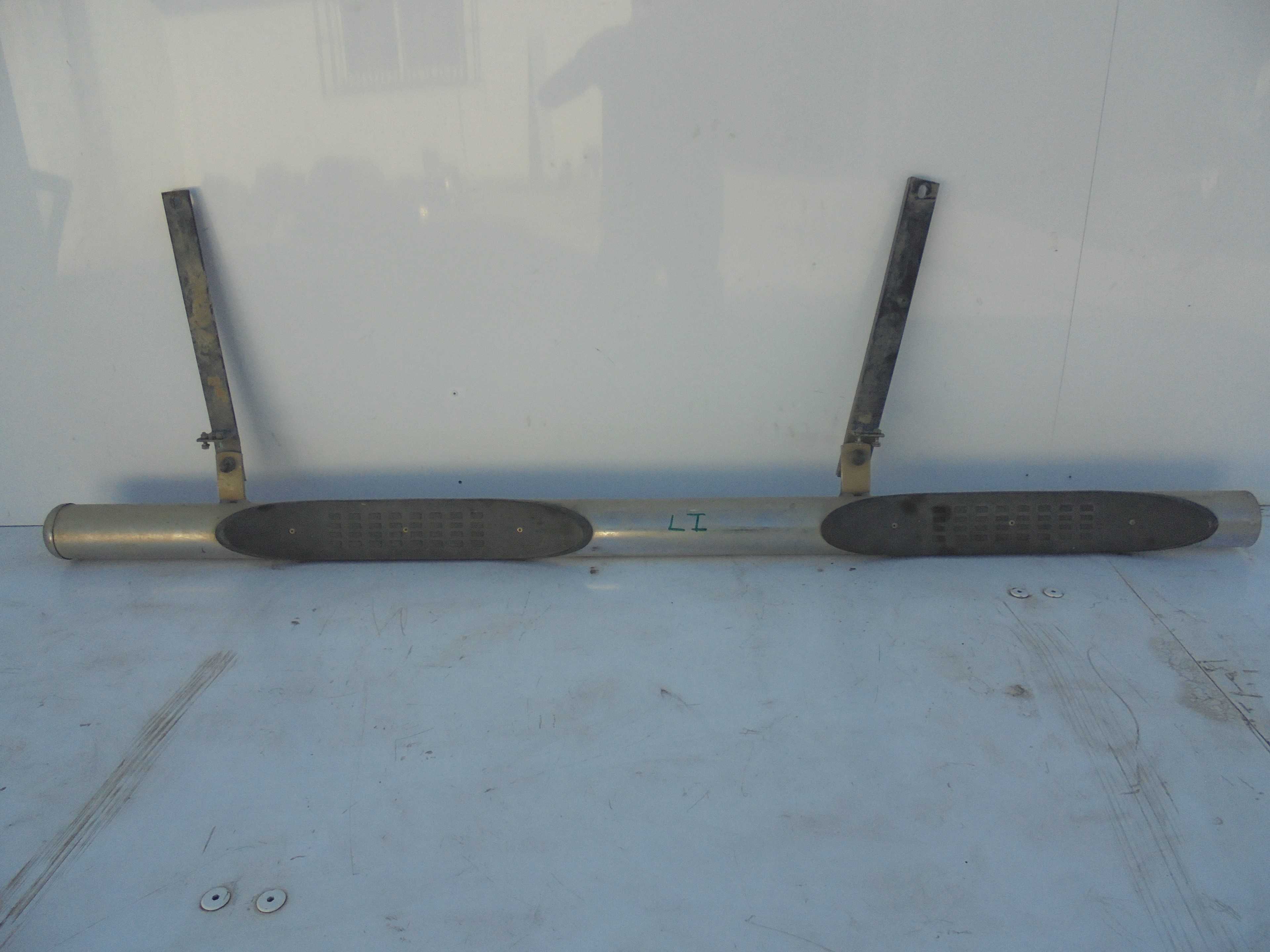 Recambio de estribo izquierdo para nissan qashqai (j10) acenta referencia OEM IAM   