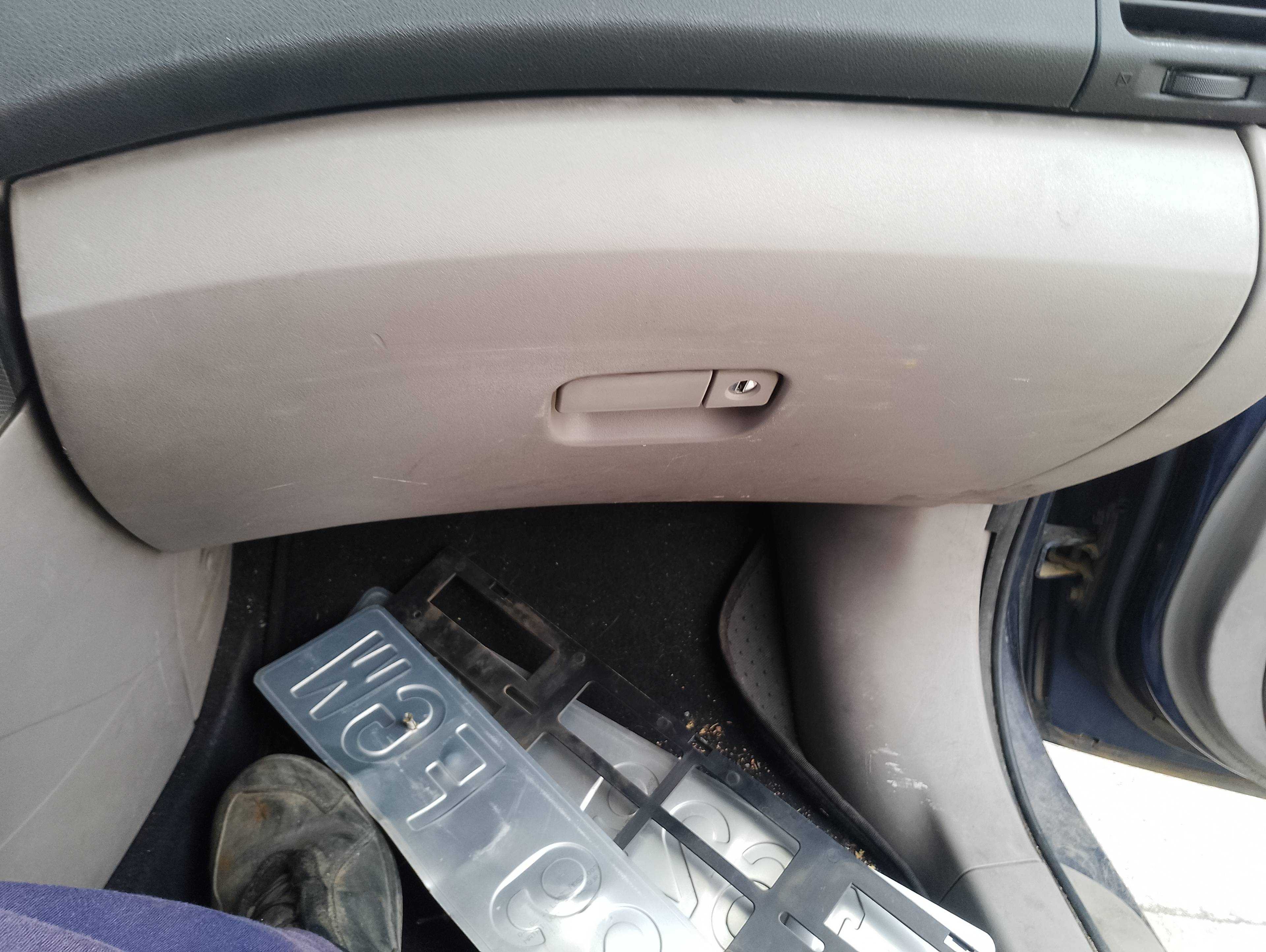Recambio de guantera para mitsubishi grandis (na0w) 2.0 di-d inform referencia OEM IAM   