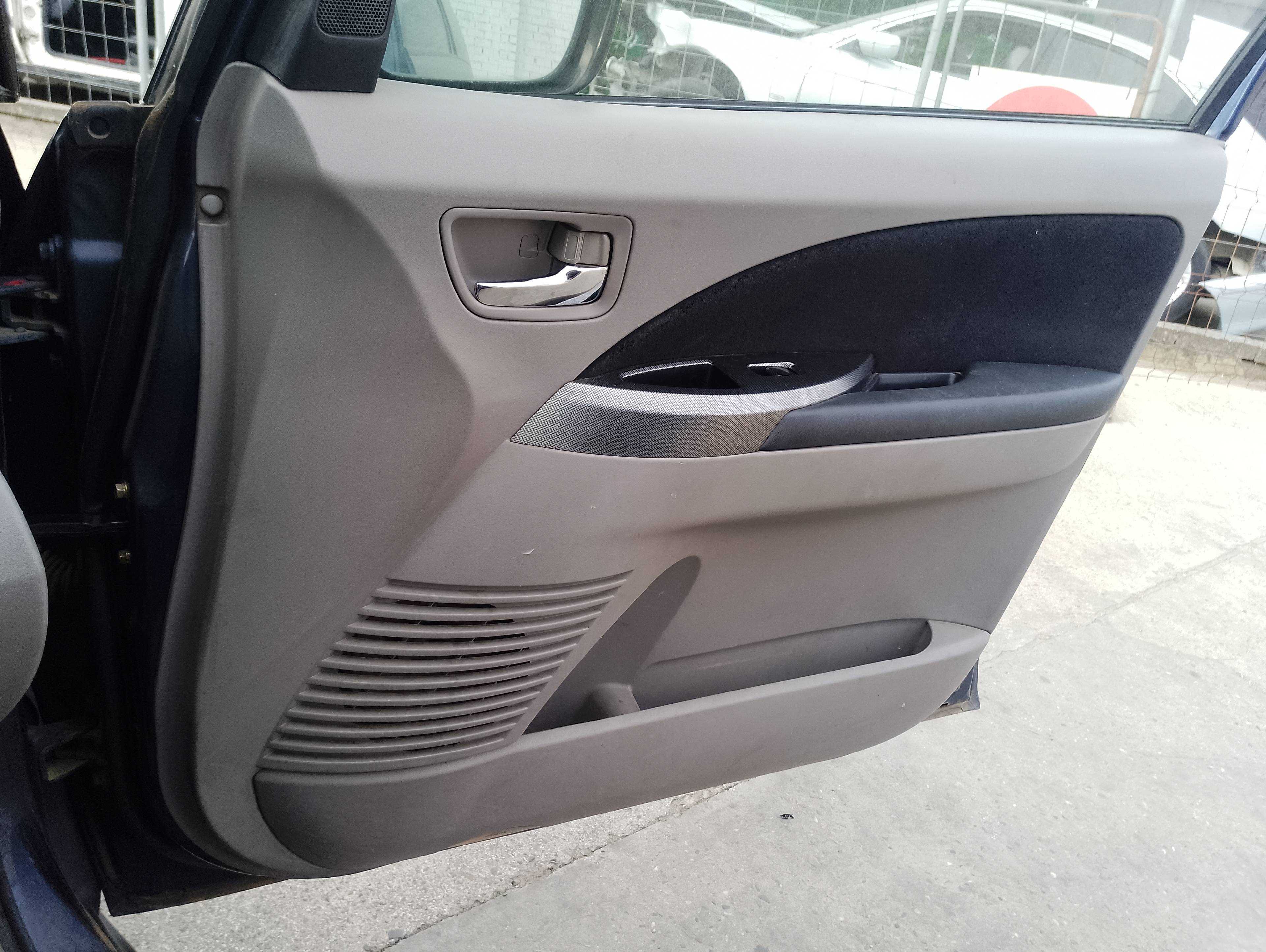 Recambio de guarnecido puerta delantera derecha para mitsubishi grandis (na0w) 2.0 di-d inform referencia OEM IAM   