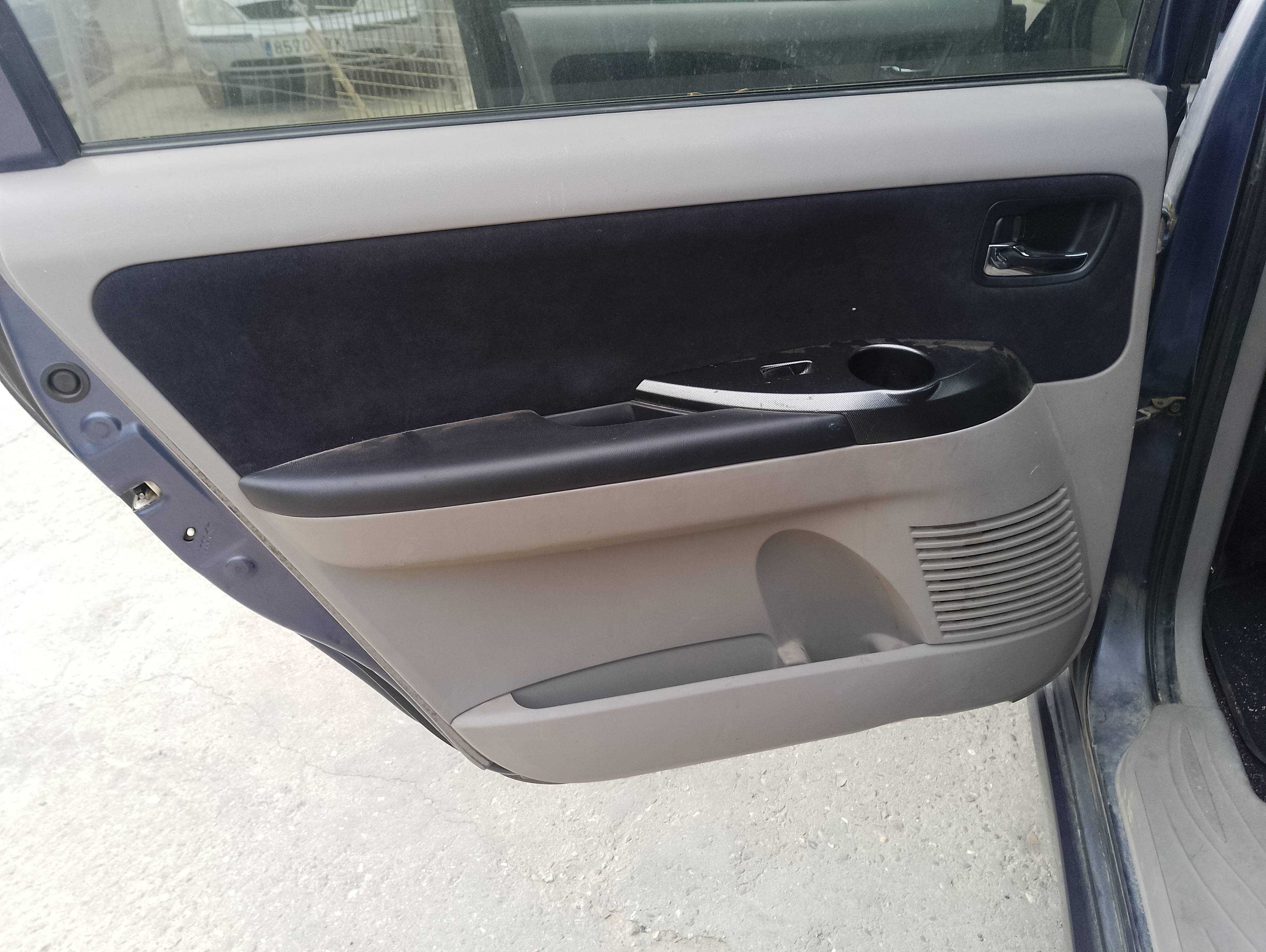Recambio de guarnecido puerta trasera izquierda para mitsubishi grandis (na0w) 2.0 di-d inform referencia OEM IAM   